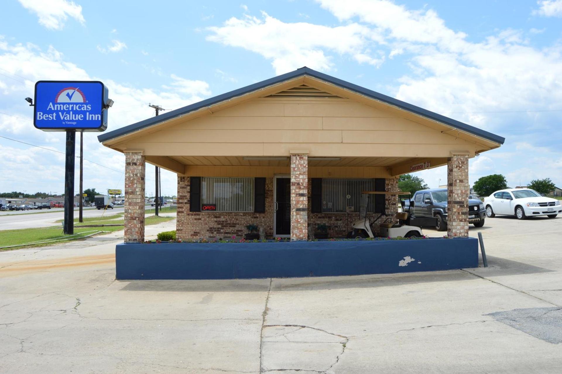 Americas Best Value Inn Gainesville TX photo 2