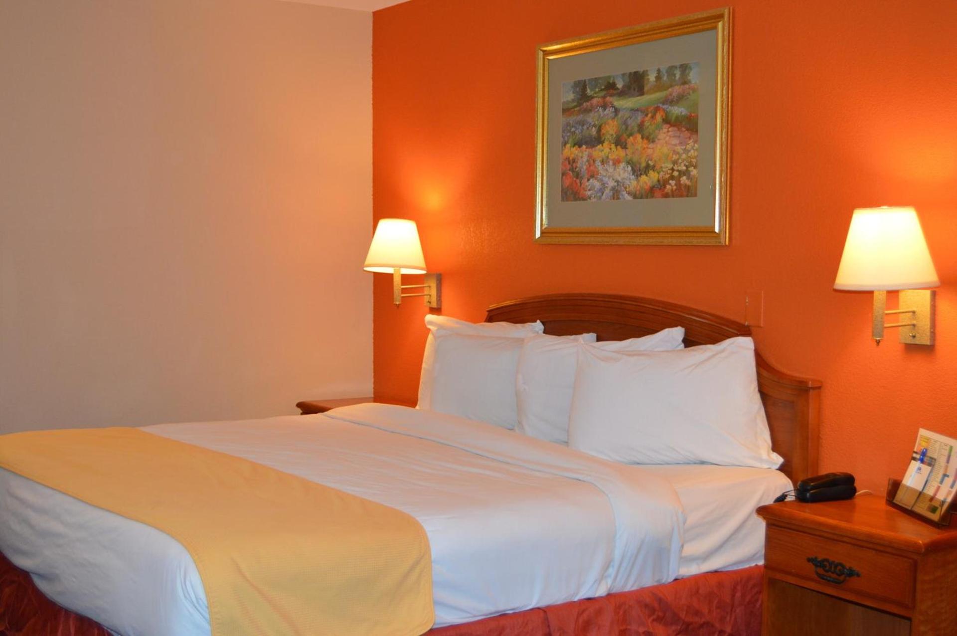 Americas Best Value Inn Gainesville TX photo 18