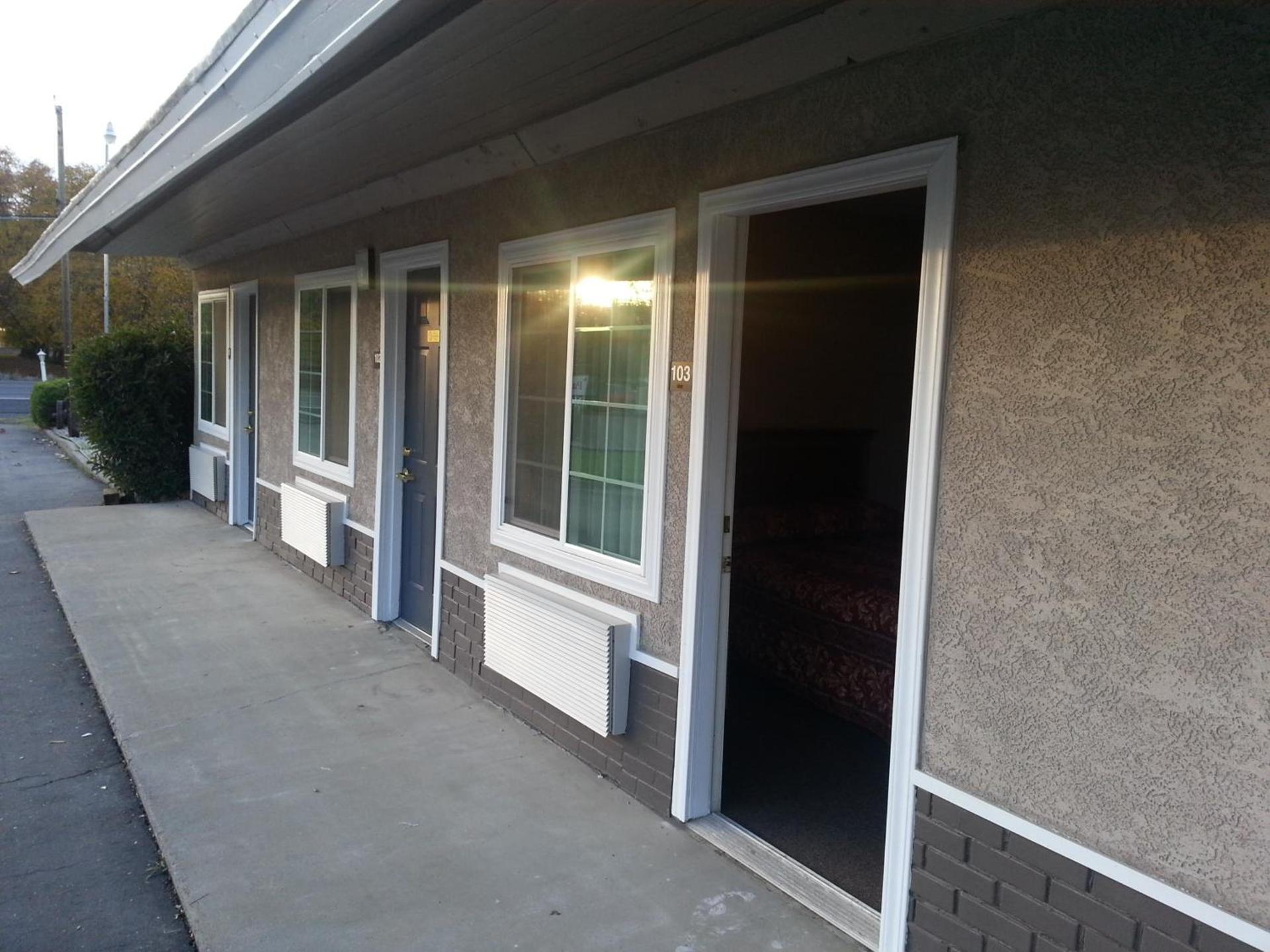 Pacific Motel photo 91