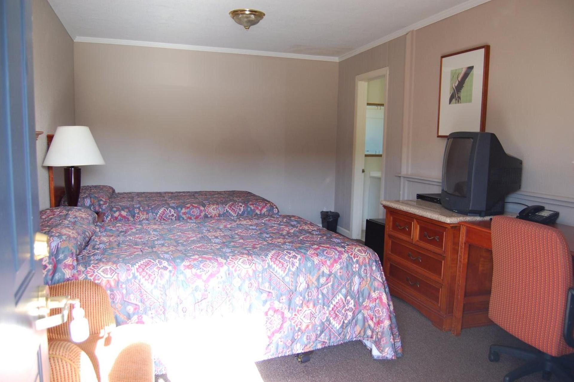 Pacific Motel photo 95