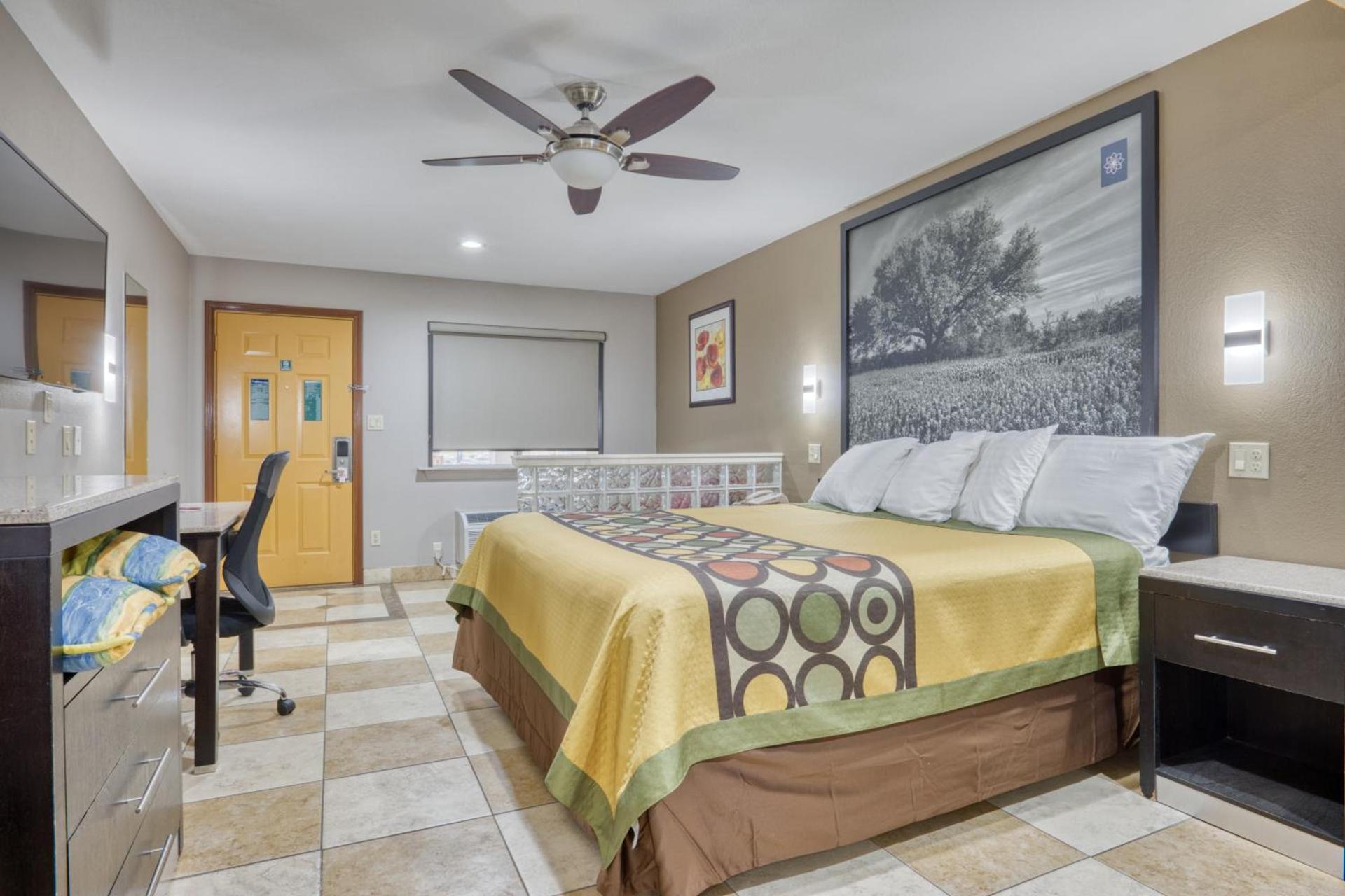 Texas Inn Donna photo 6