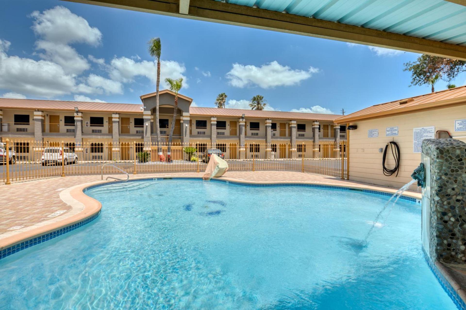 Texas Inn Donna photo 16