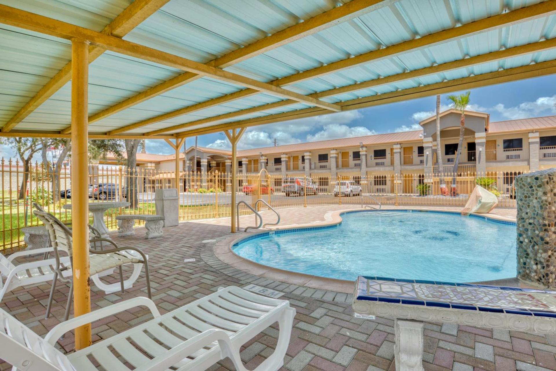 Texas Inn Donna photo 15