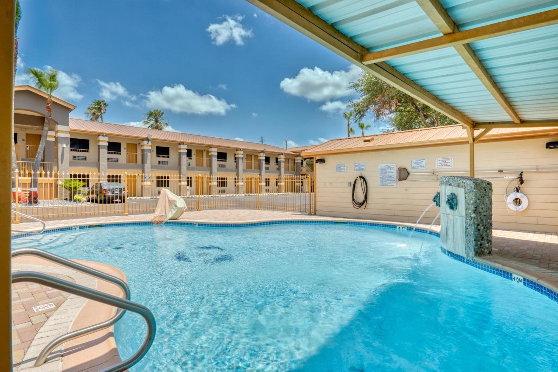 Texas Inn Donna photo 19