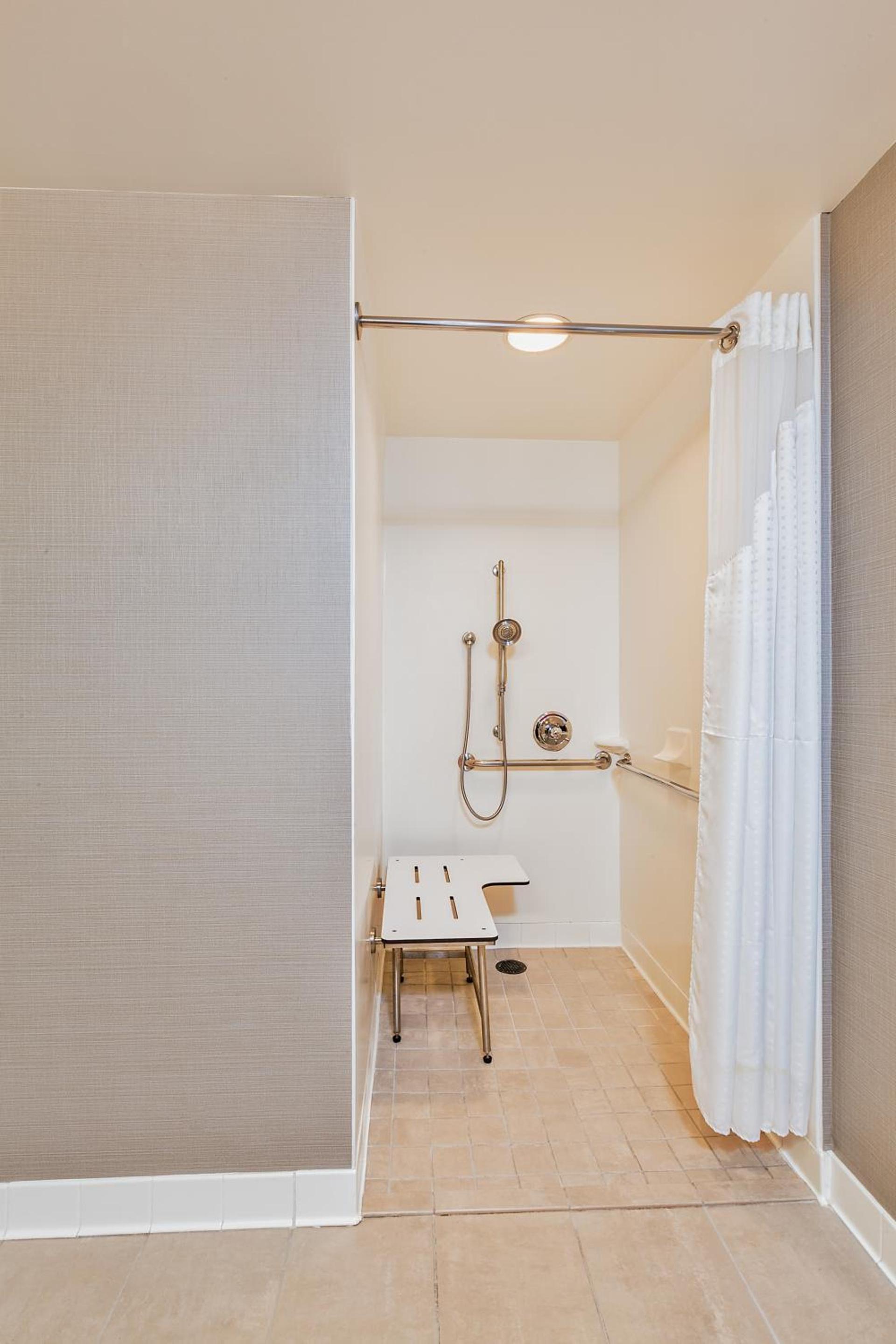 Holiday Inn Express Hotel & Suites Fisherman's Wharf by IHG photo 2