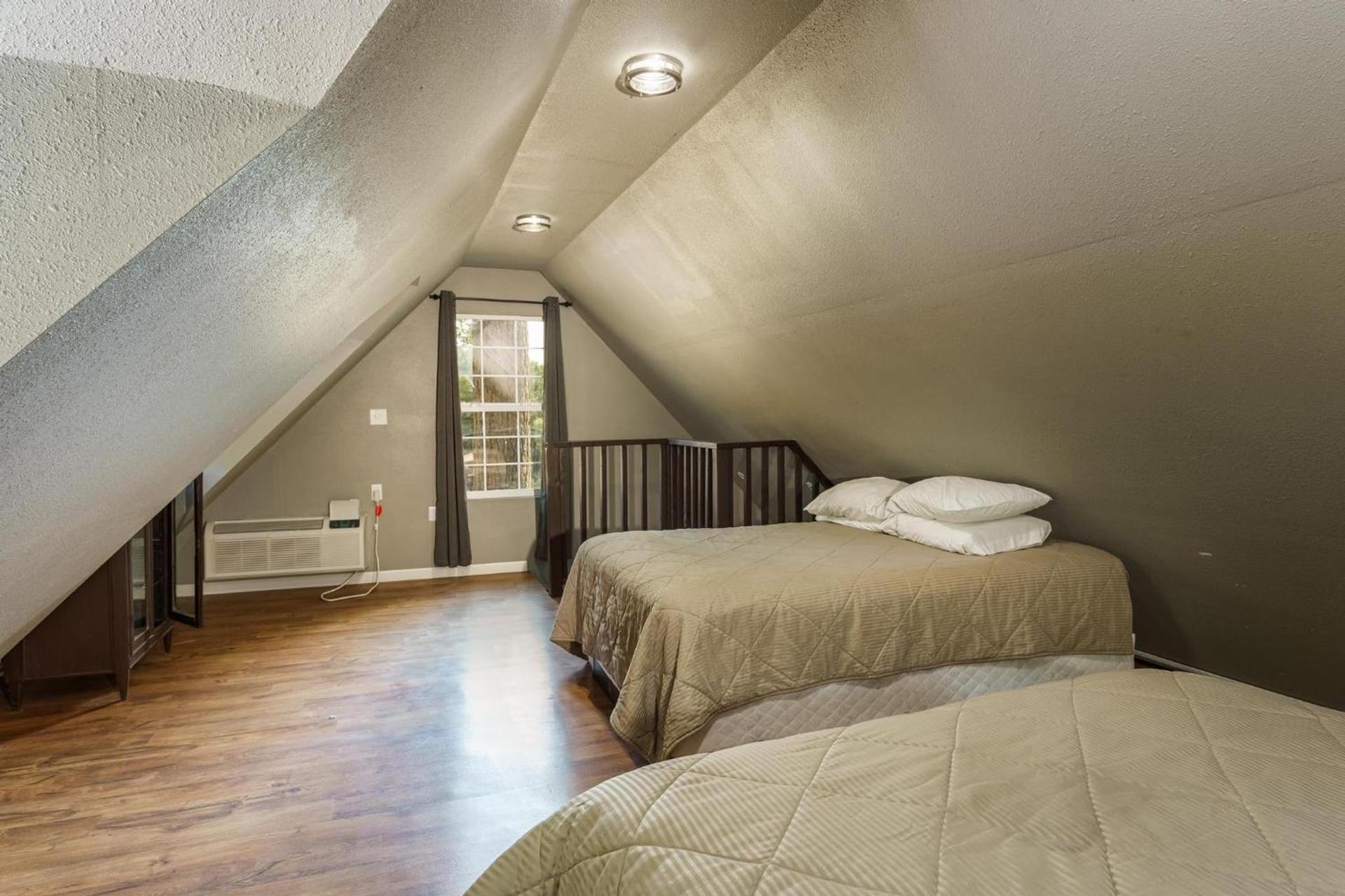 Mountain Trail Lodge and Vacation Rentals photo 66