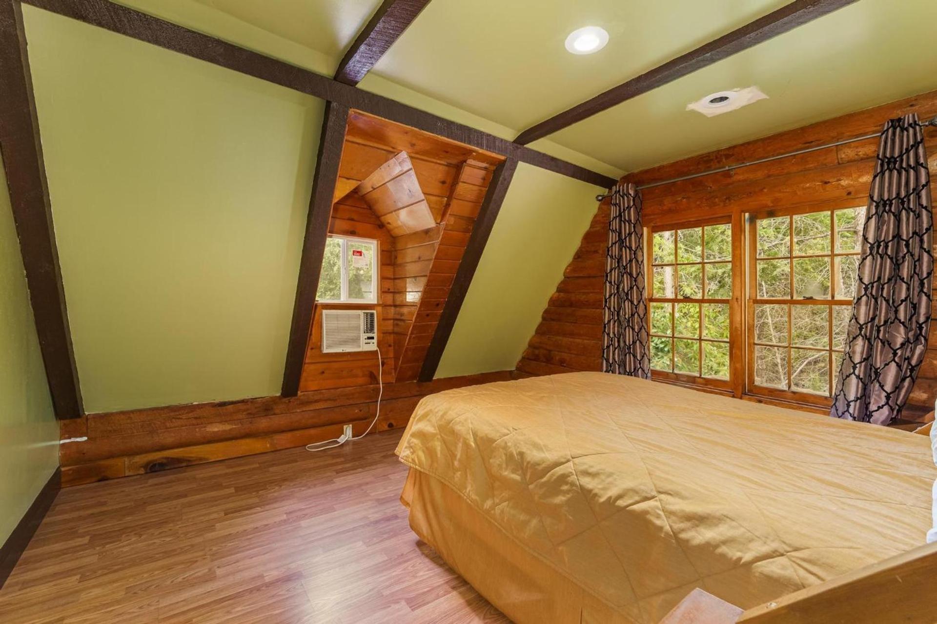 Mountain Trail Lodge and Vacation Rentals photo 34