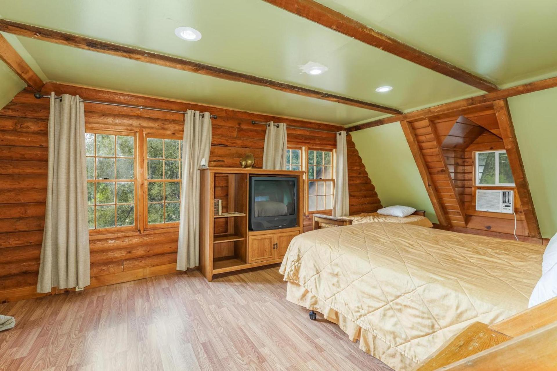 Mountain Trail Lodge and Vacation Rentals photo 39