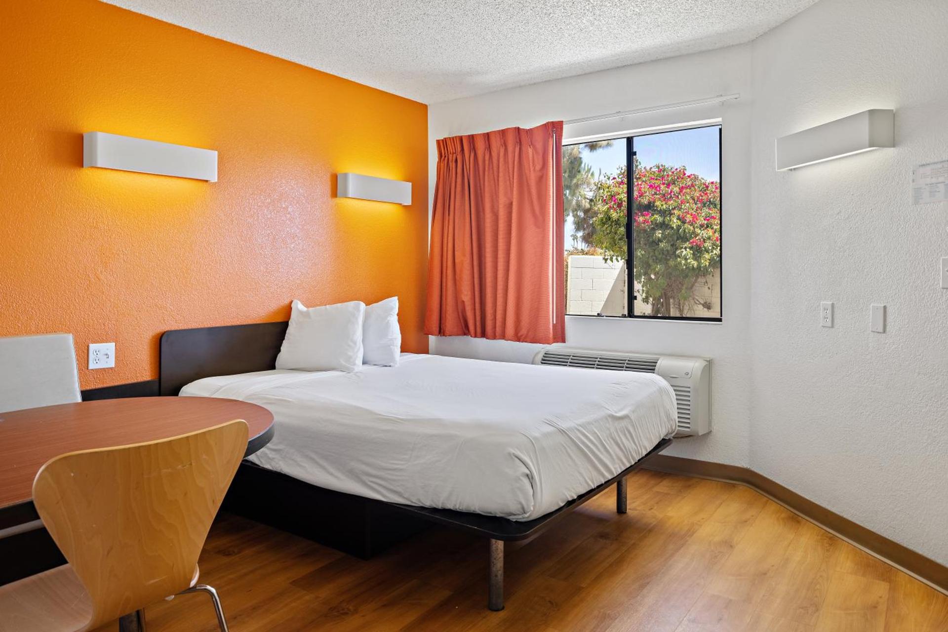 Carlsbad Village Inn photo 3