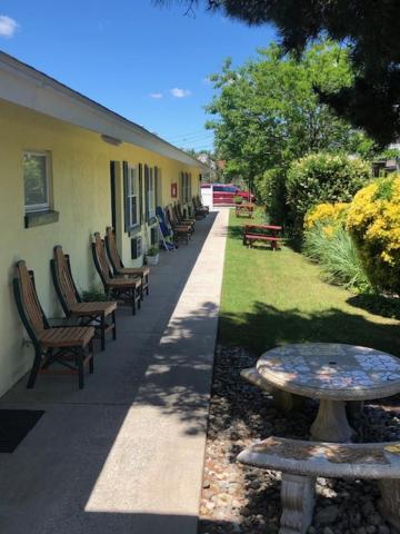 The Buckingham Motel Adults only photo 26