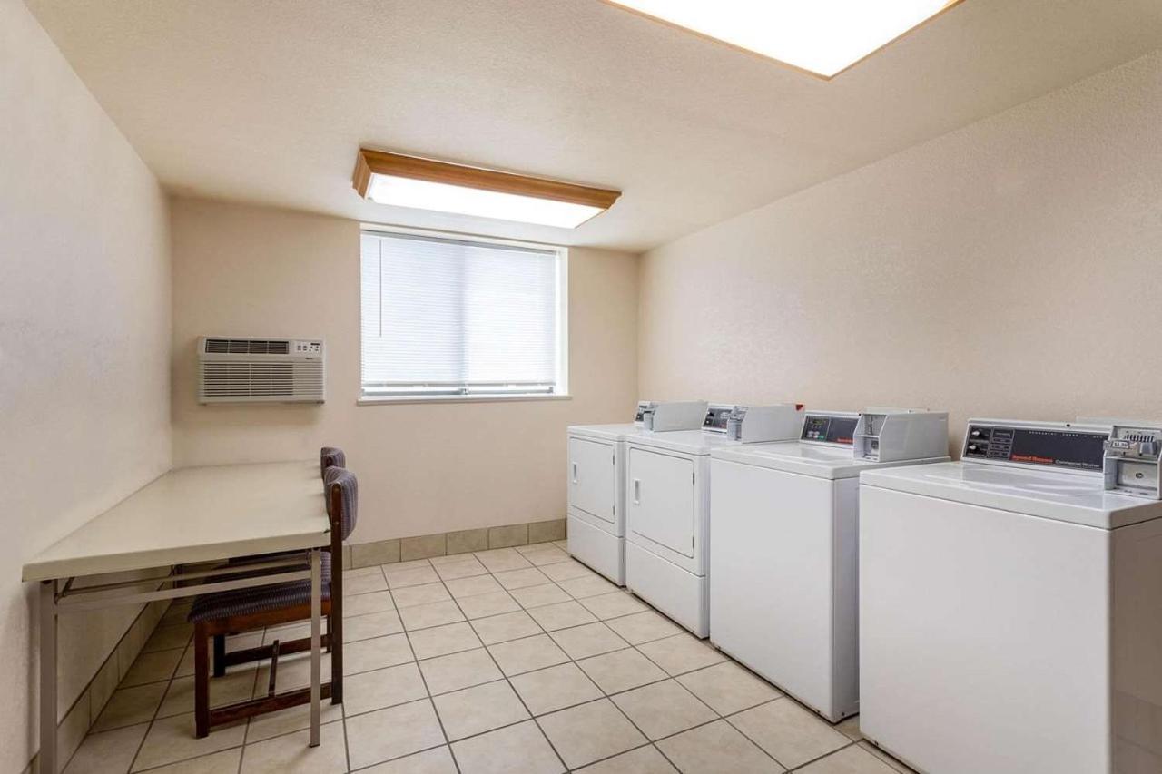 Super 8 by Wyndham Cheyenne WY photo 34