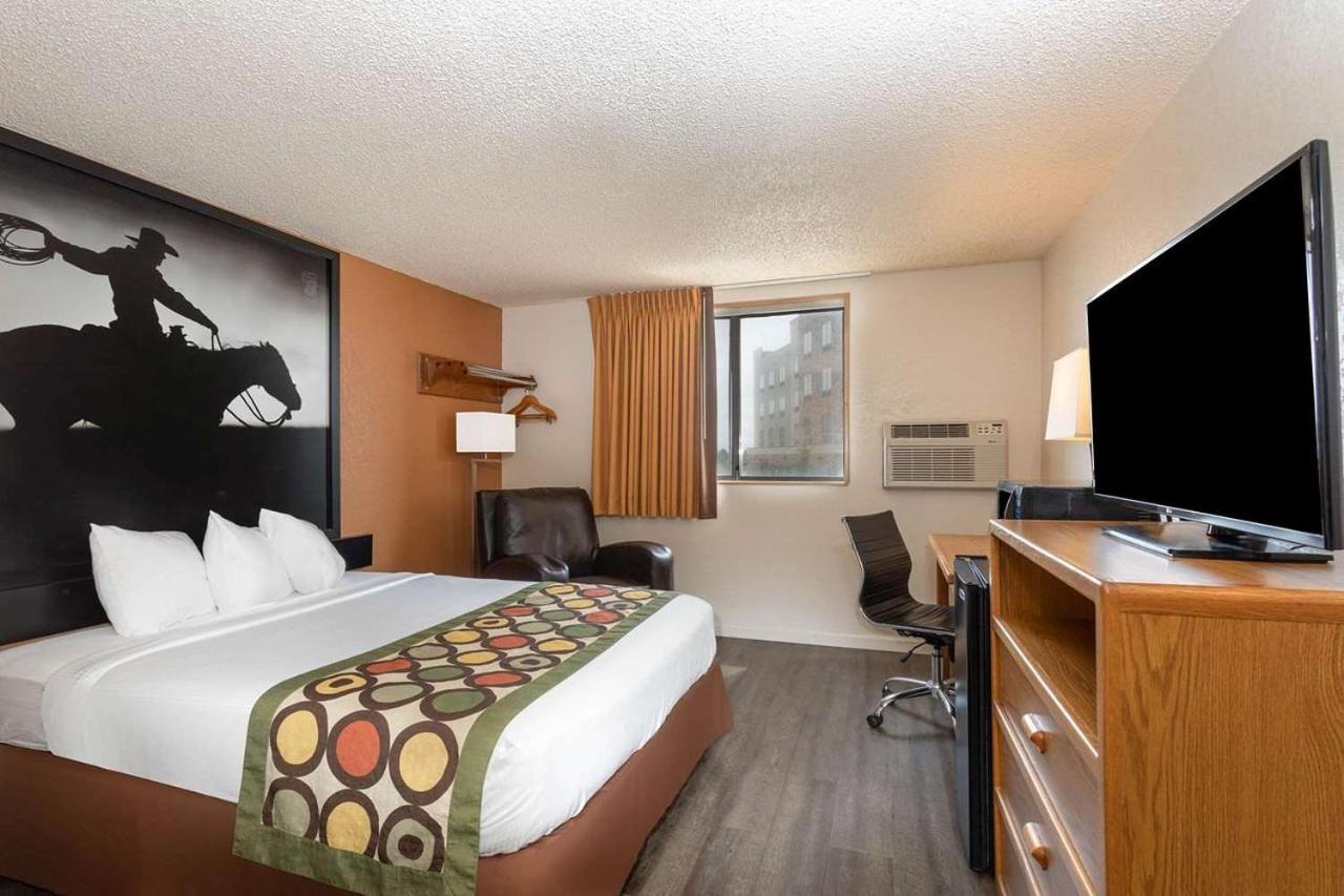 Super 8 by Wyndham Cheyenne WY photo 36