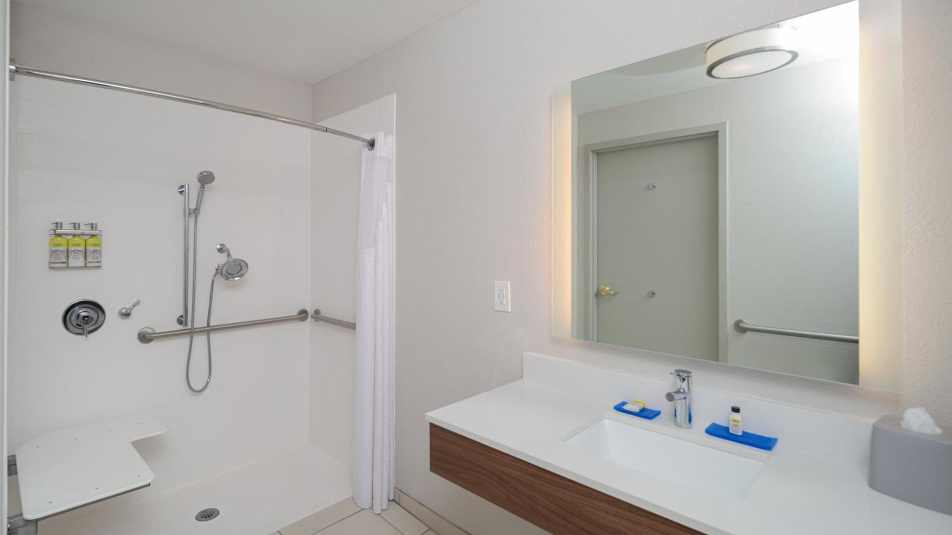 Holiday Inn Express & Suites Dinuba West by IHG photo 37