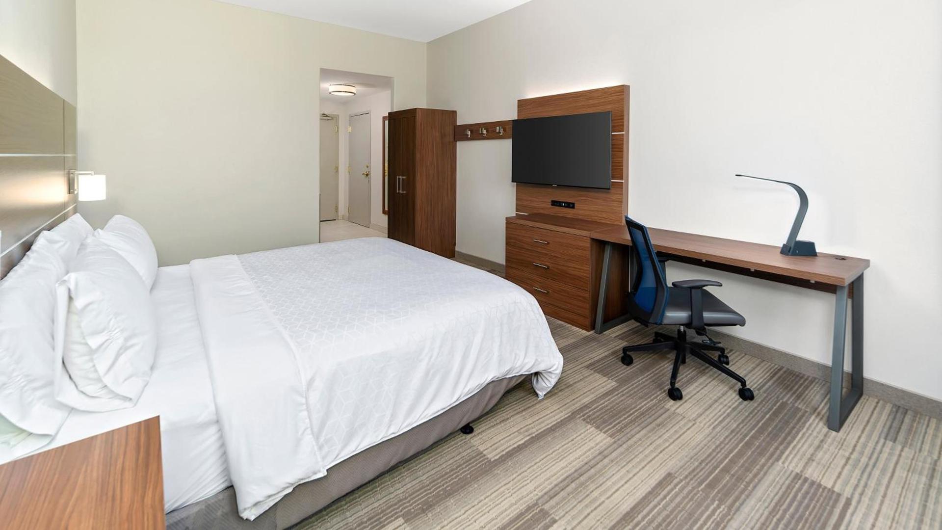 Holiday Inn Express & Suites Dinuba West by IHG photo 44
