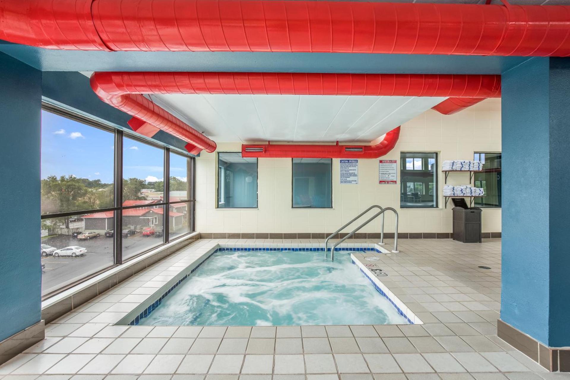 AmericInn & Suites by Wyndham Baraboo Event Center photo 8