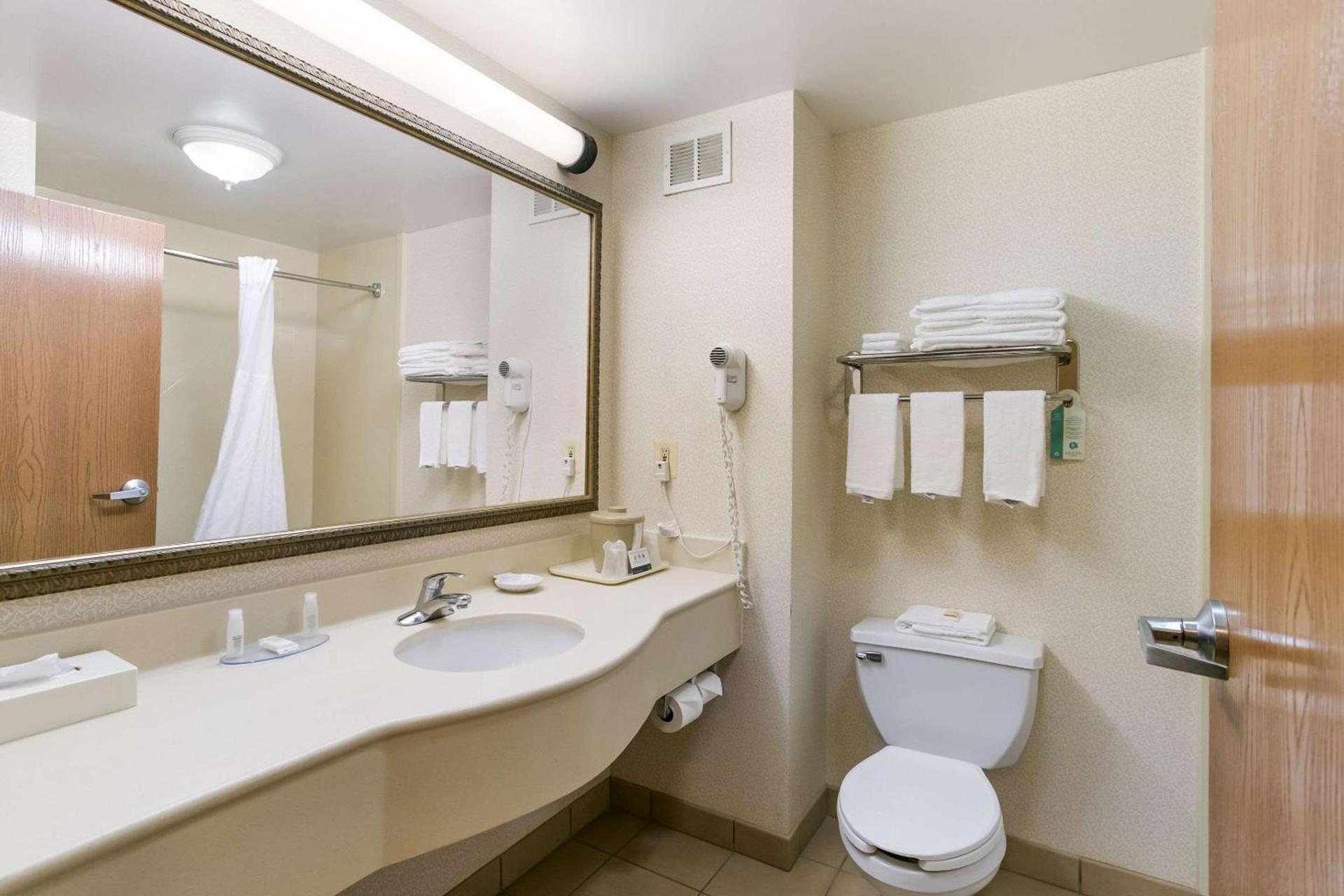 Quality Inn & Suites Bel Air I-95 Exit 77A photo 14