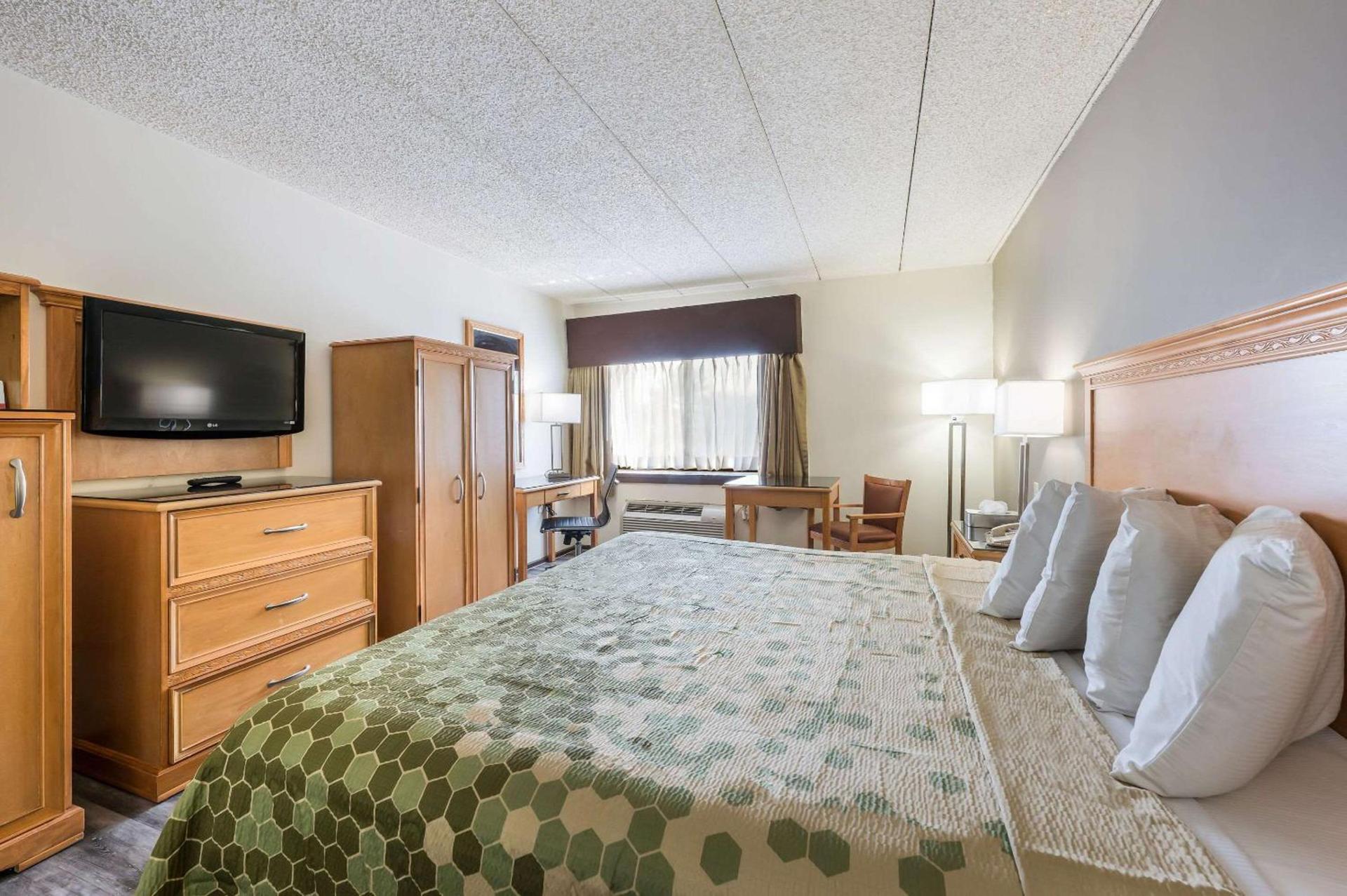 Econo Lodge Quakertown photo 11