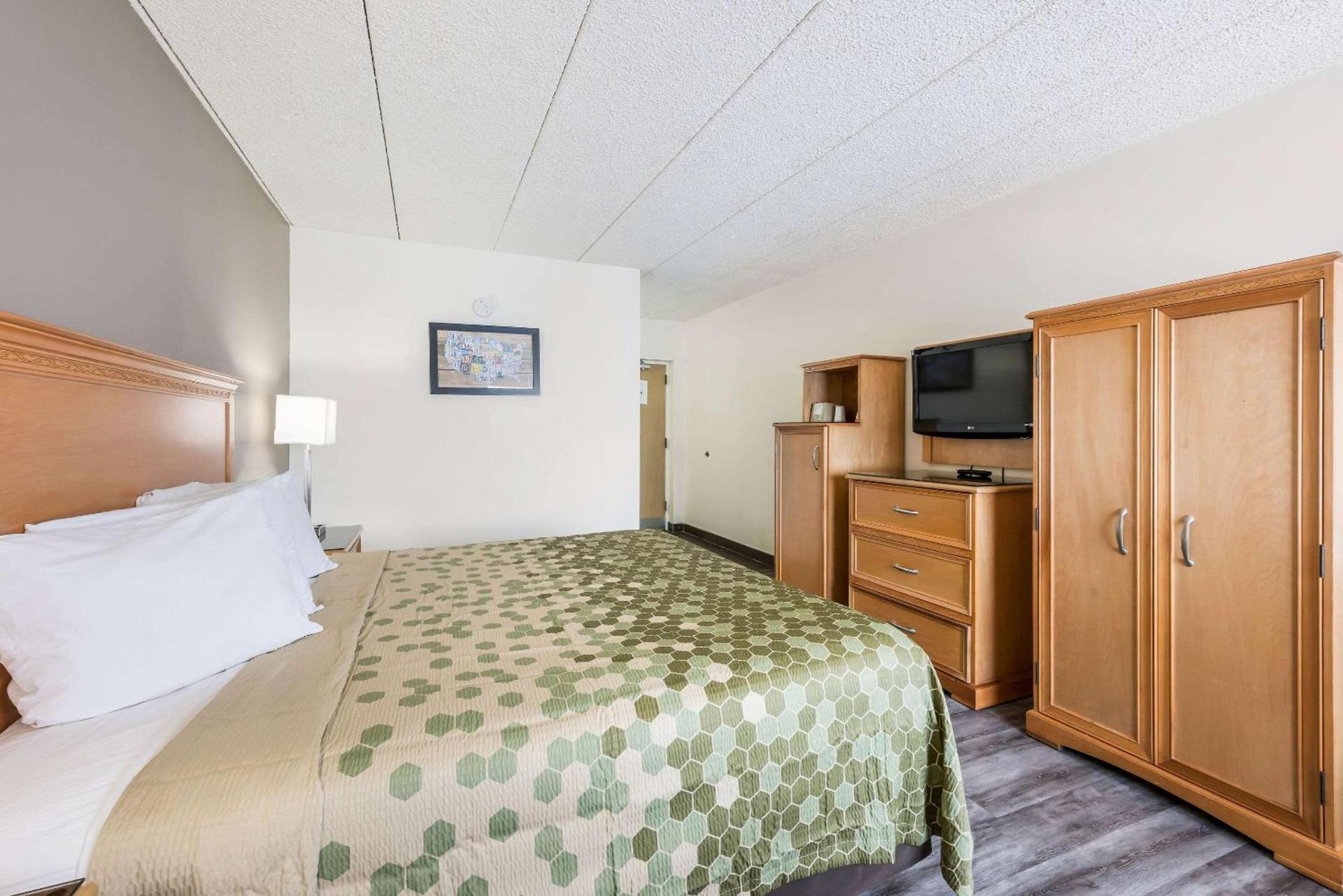 Econo Lodge Quakertown photo 13