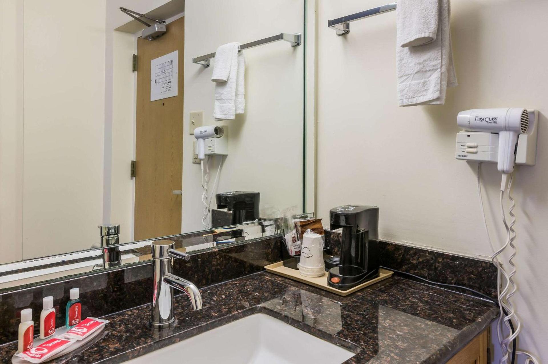 Econo Lodge Quakertown photo 19