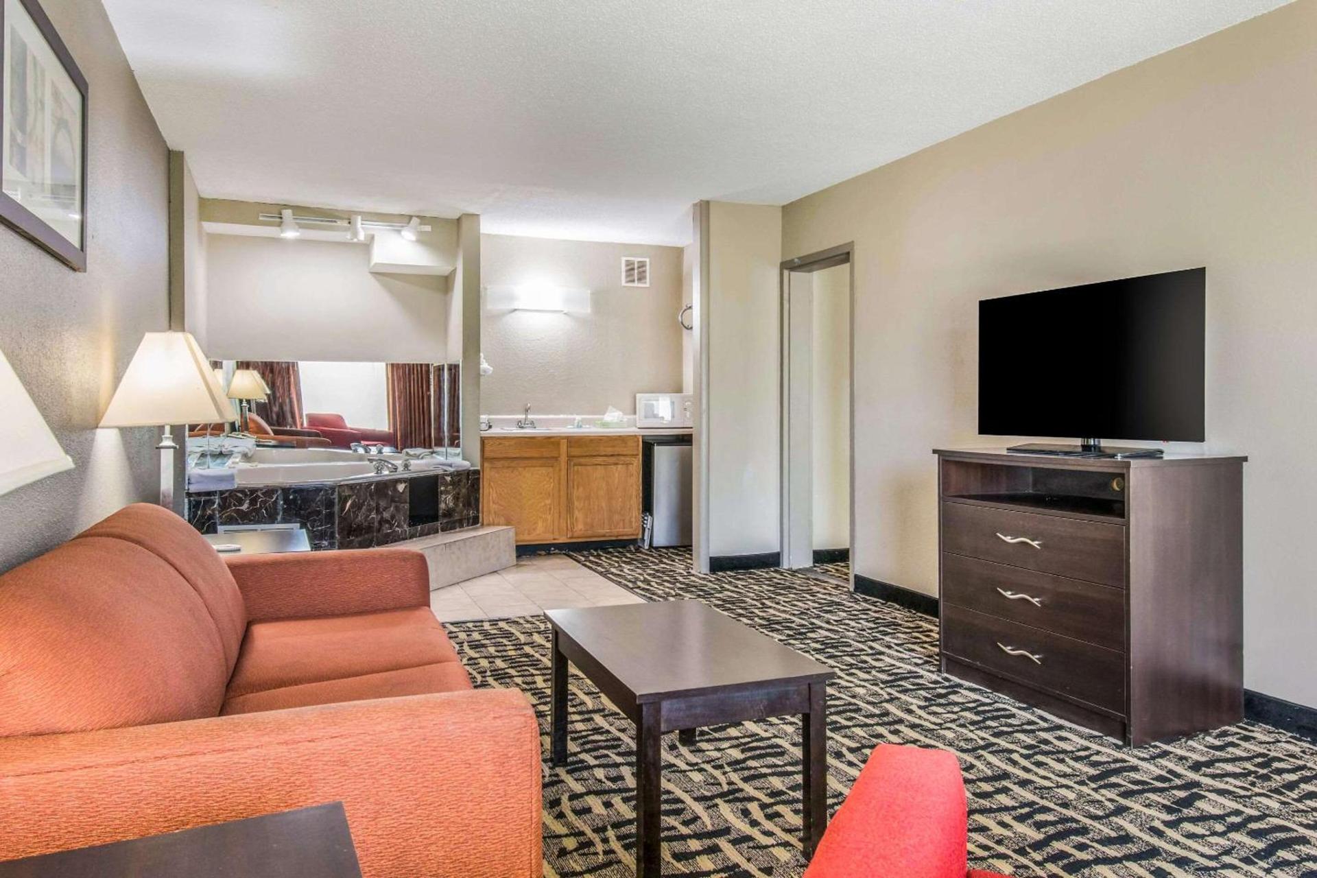 Quality Inn & Suites York East photo 25