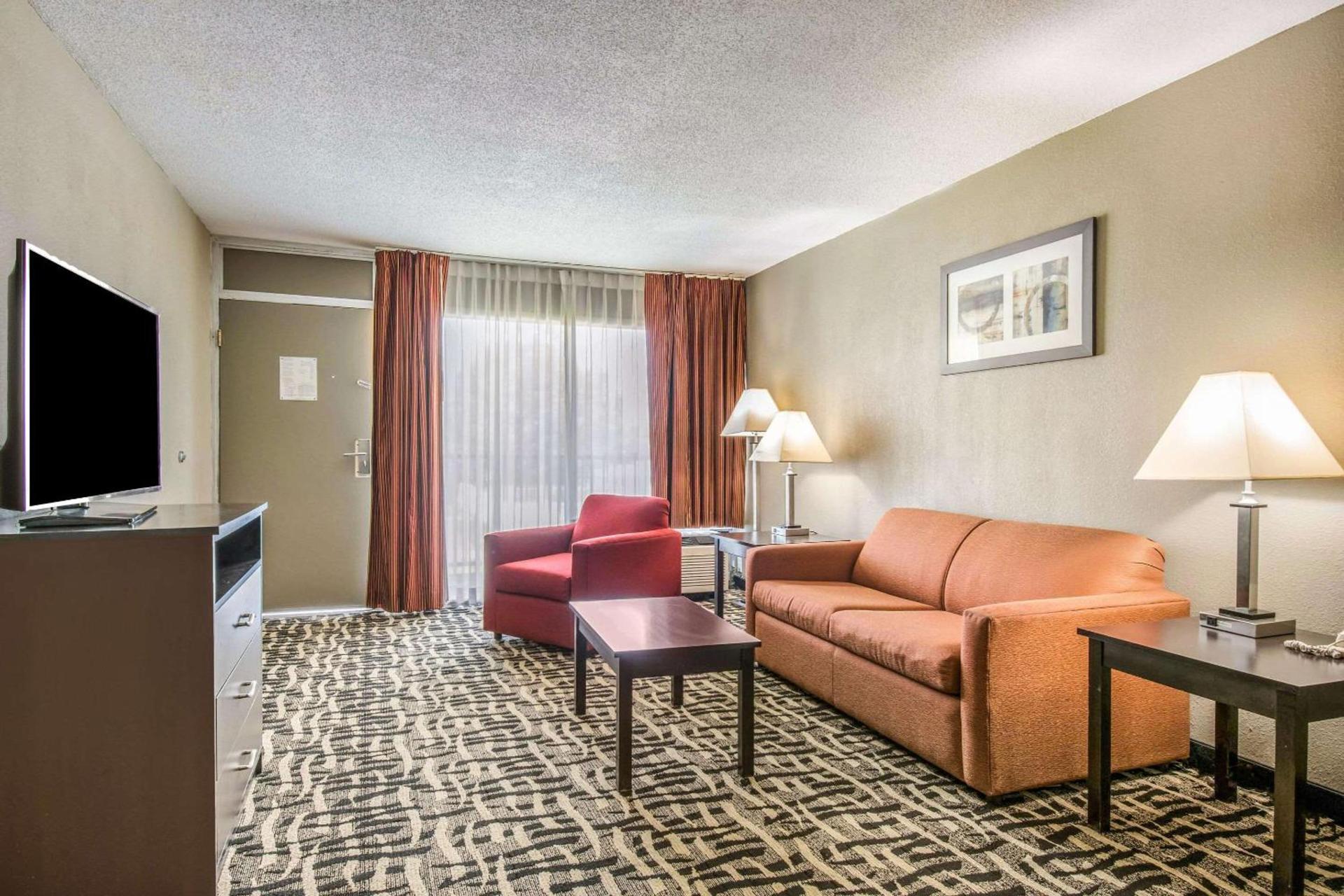 Quality Inn & Suites York East photo 28