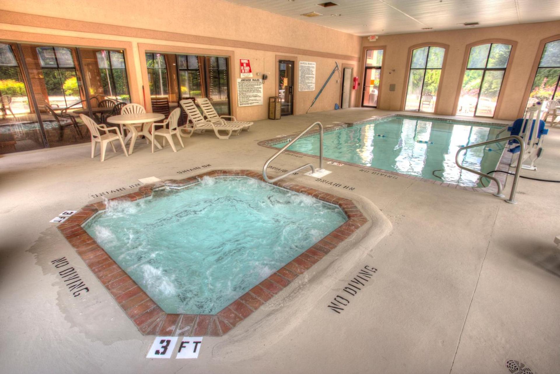Econo Lodge Helen photo 2