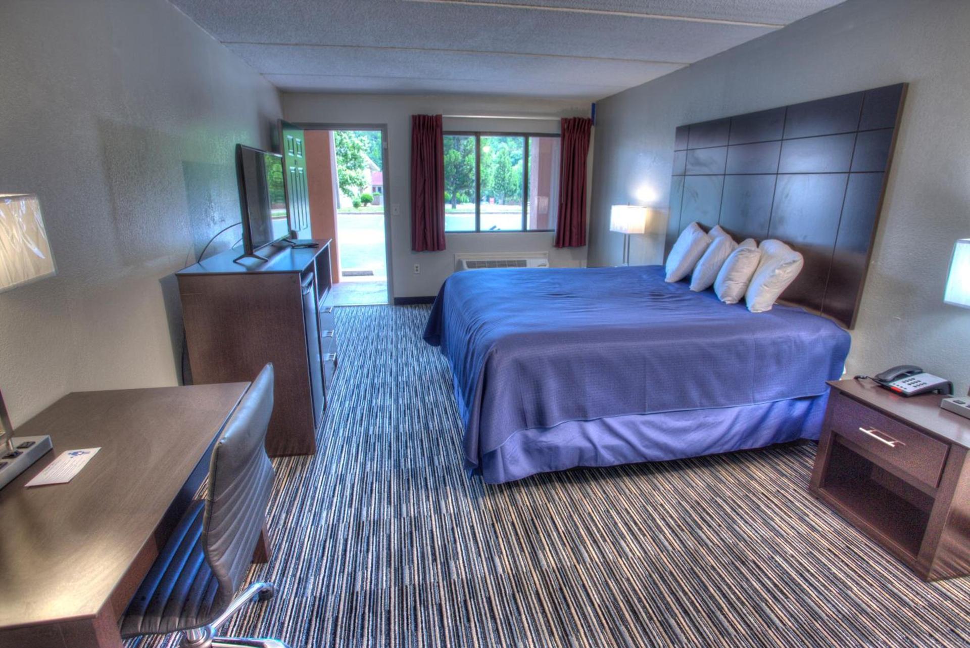 Econo Lodge Helen photo 11