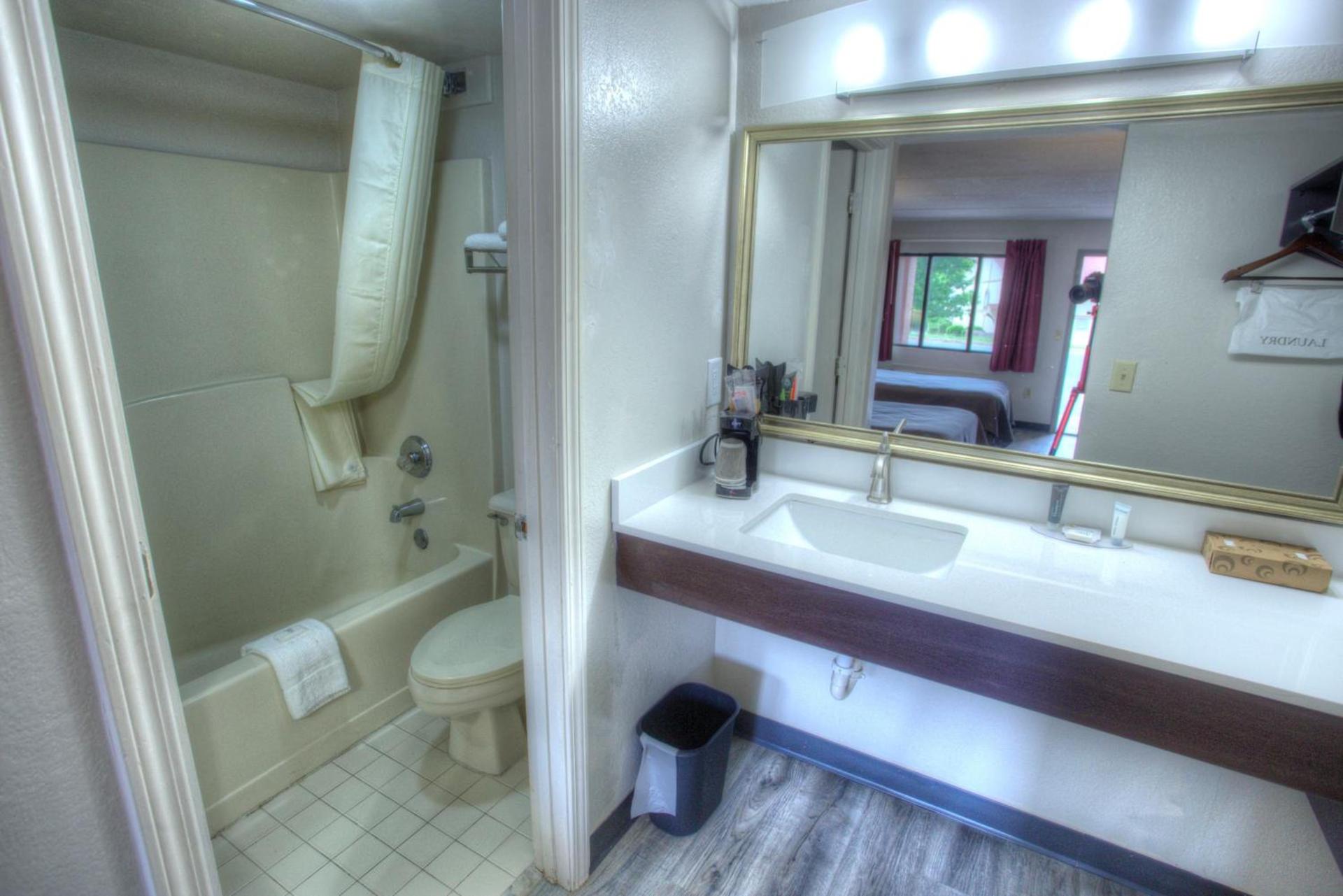 Econo Lodge Helen photo 8