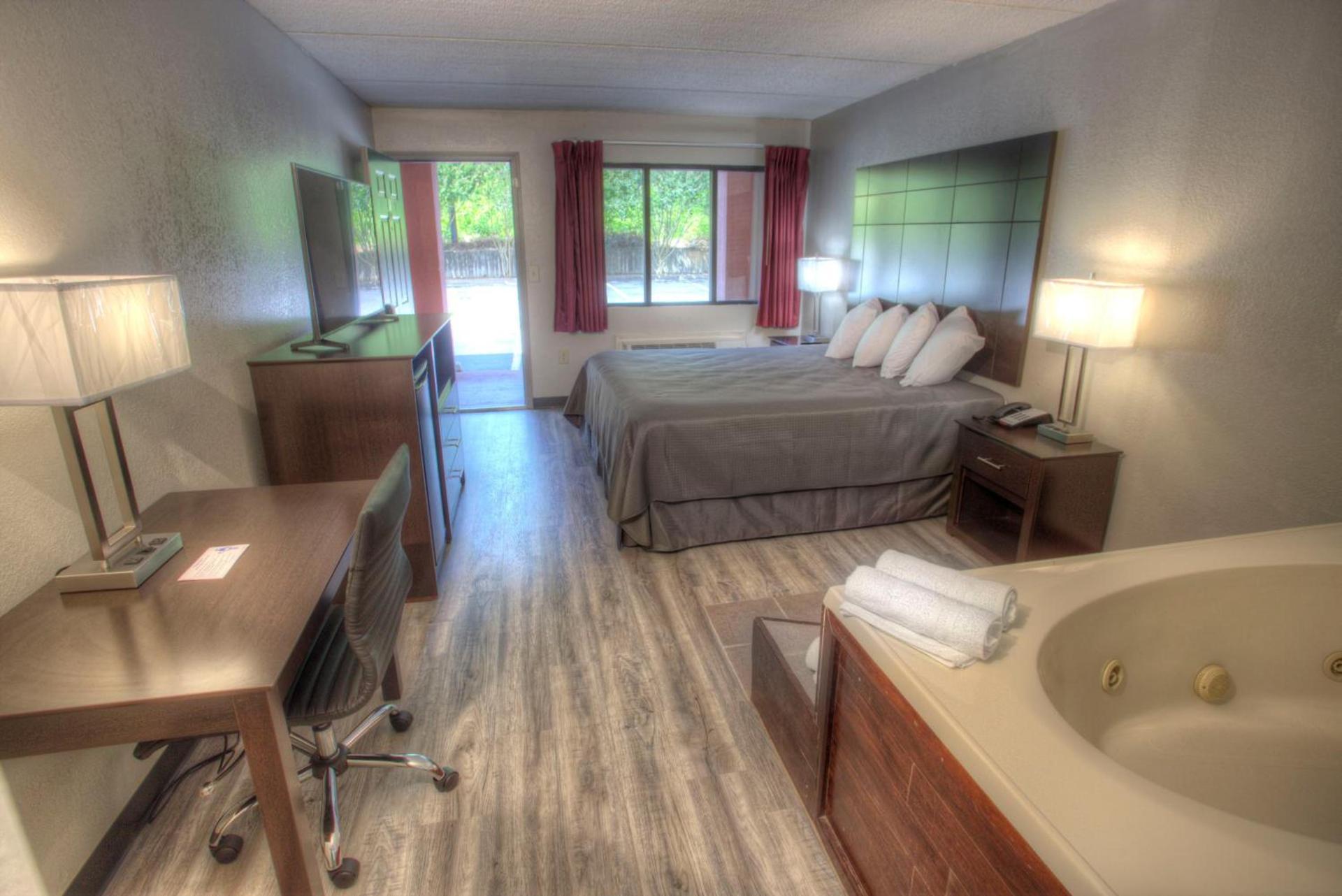 Econo Lodge Helen photo 18