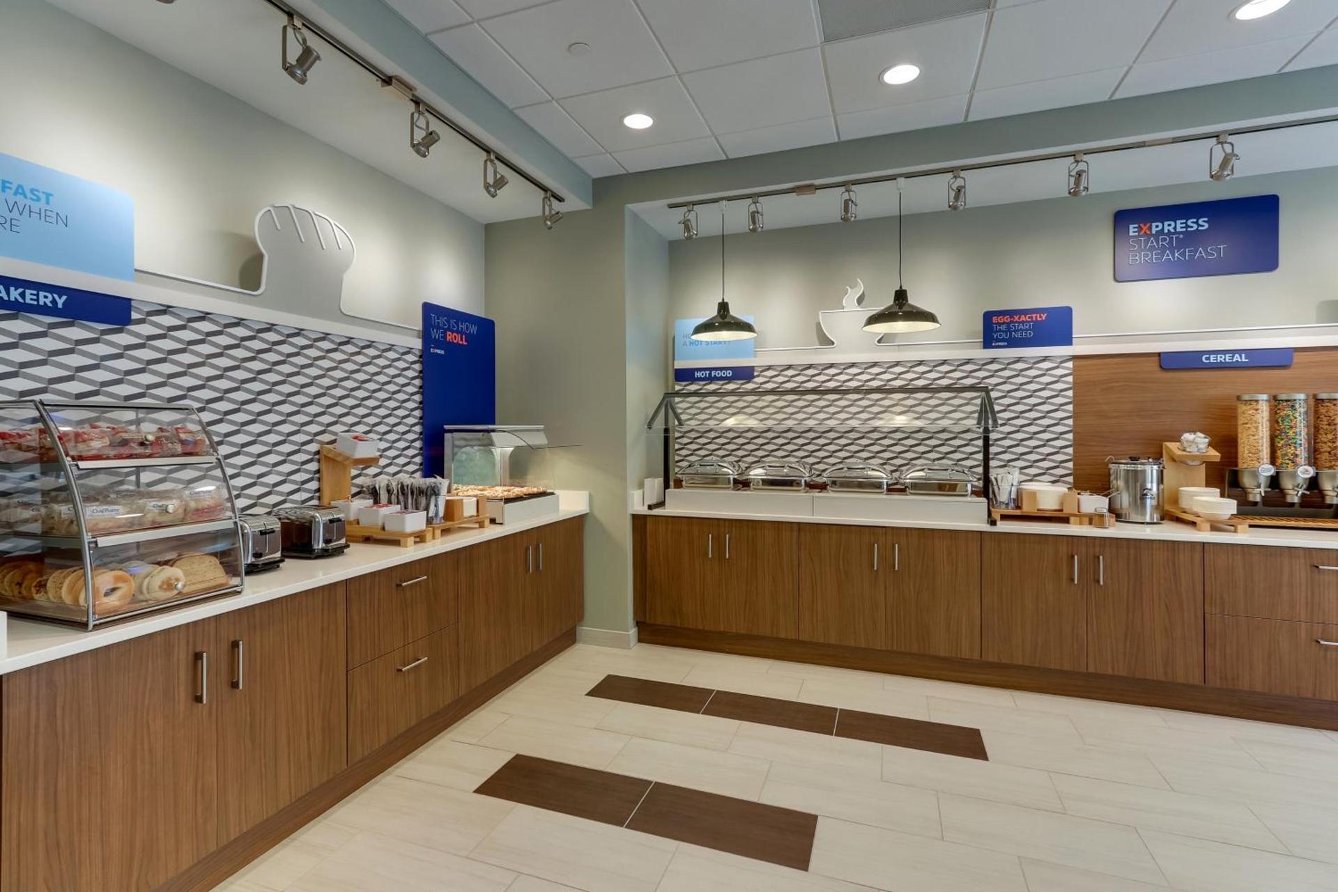 Holiday Inn Express & Suites - Winston - Salem SW - Clemmons by IHG photo 4