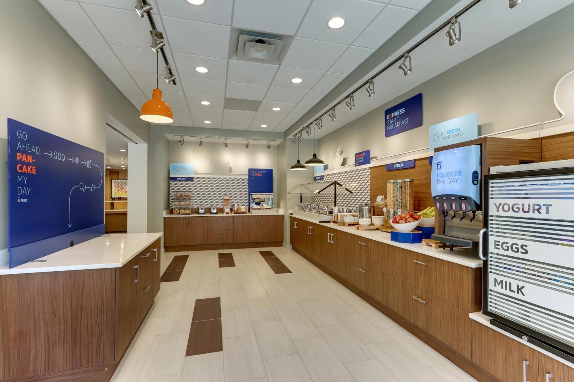 Holiday Inn Express & Suites - Winston - Salem SW - Clemmons by IHG photo 3