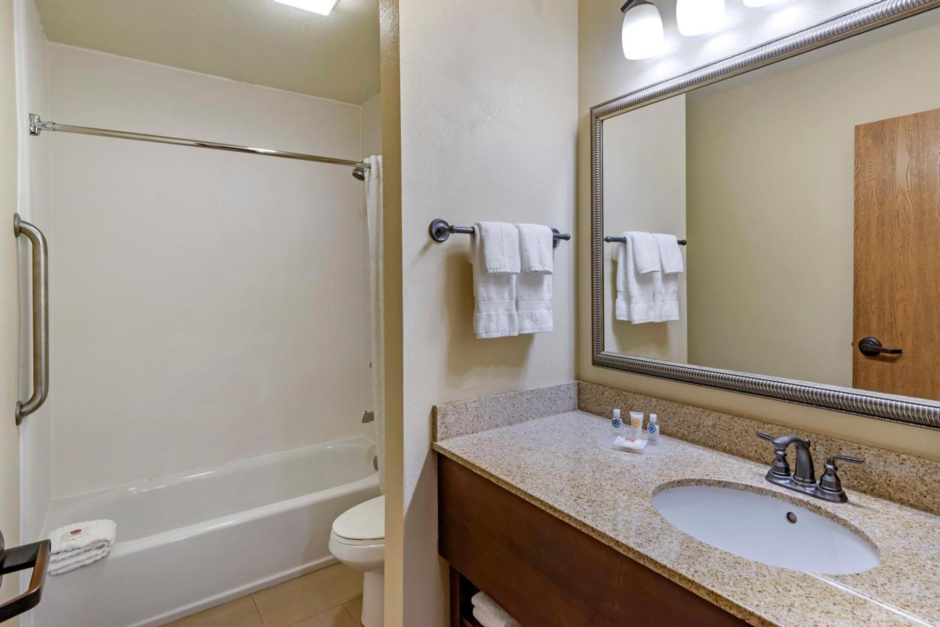 Comfort Inn & Suites Blue Ridge photo 41