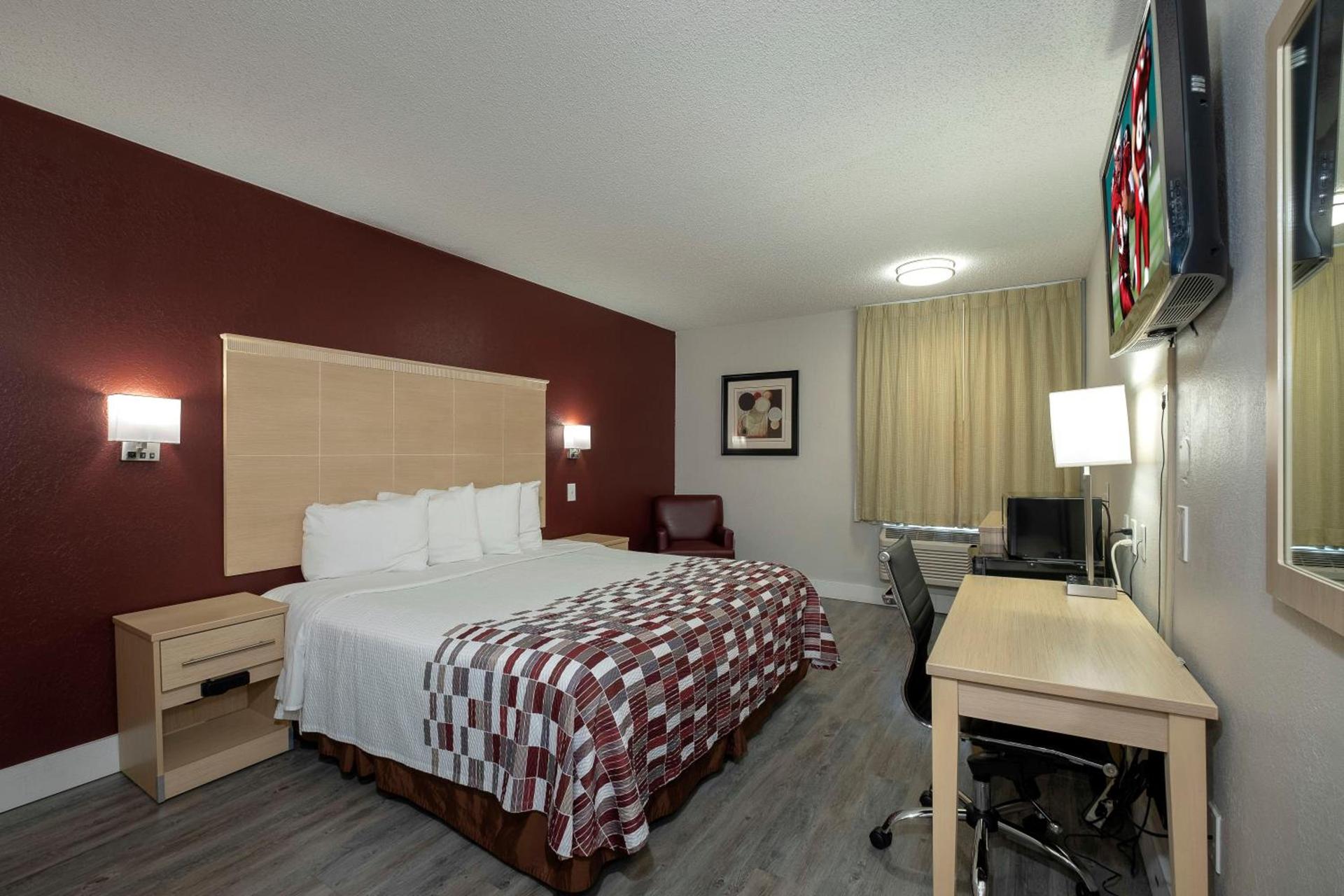 Red Roof Inn Raleigh North-Crabtree Mall-Lenovo Center photo 18