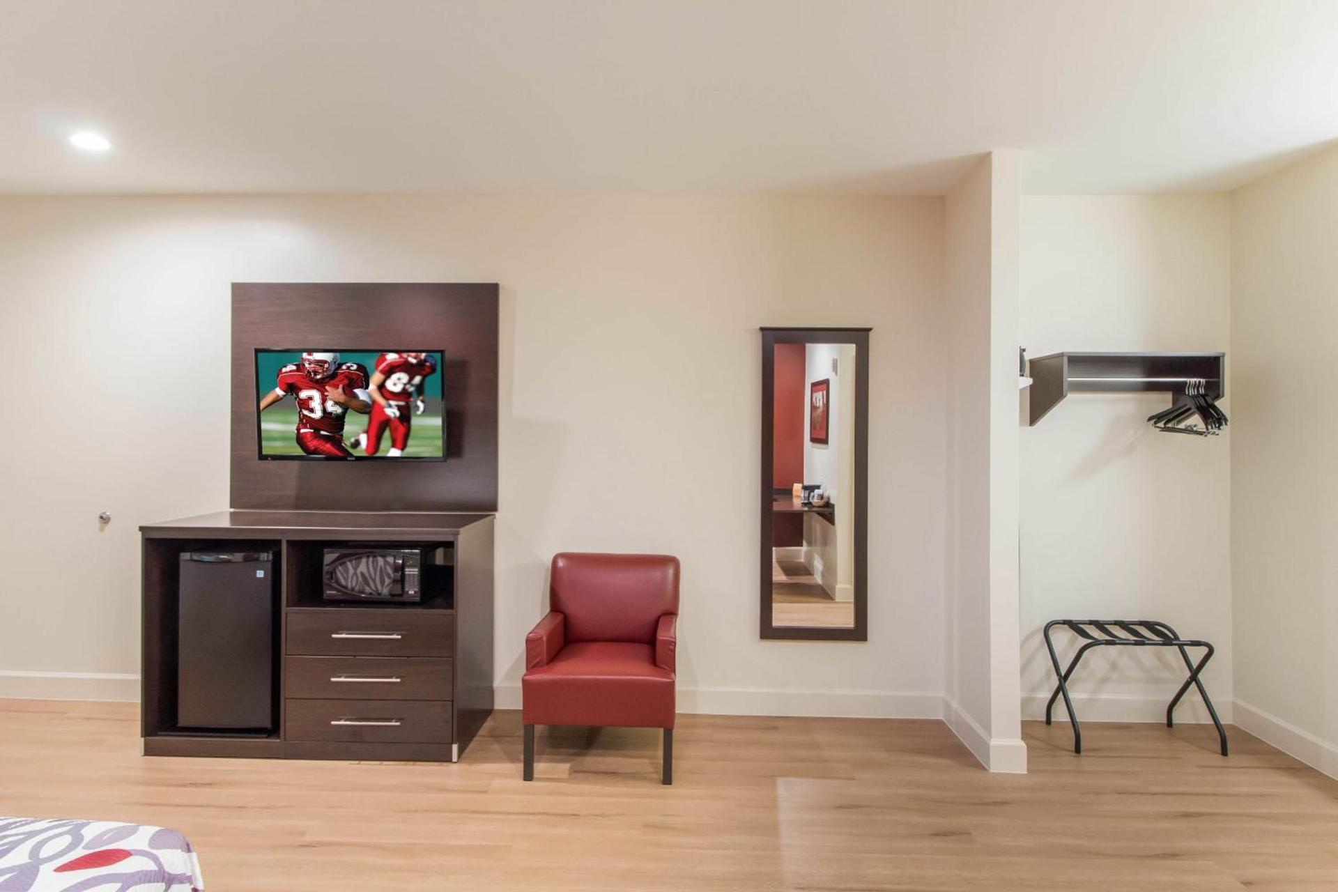 Red Roof Inn Houston - Willowbrook photo 15