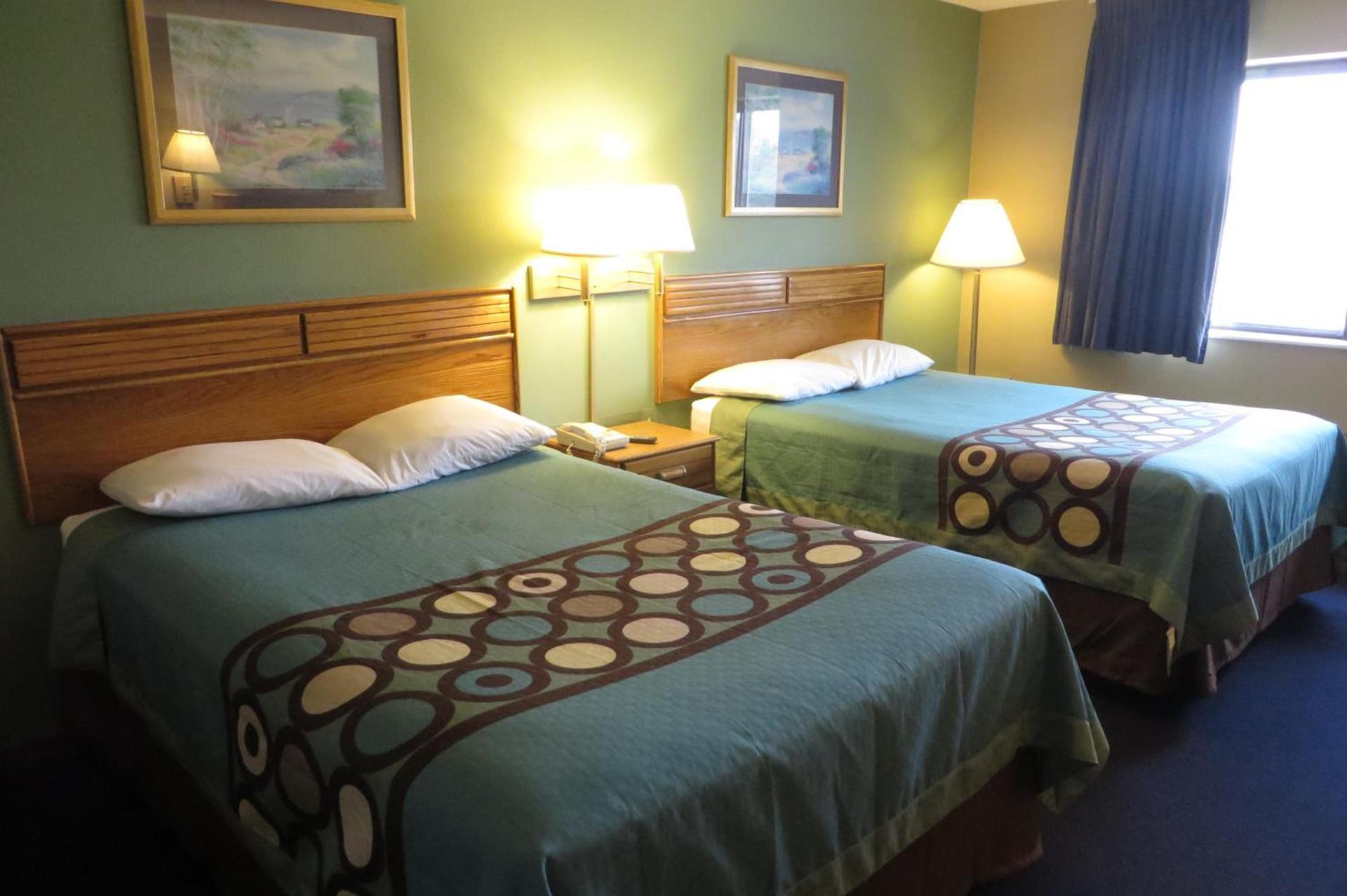 Super 8 by Wyndham Macomb photo 59