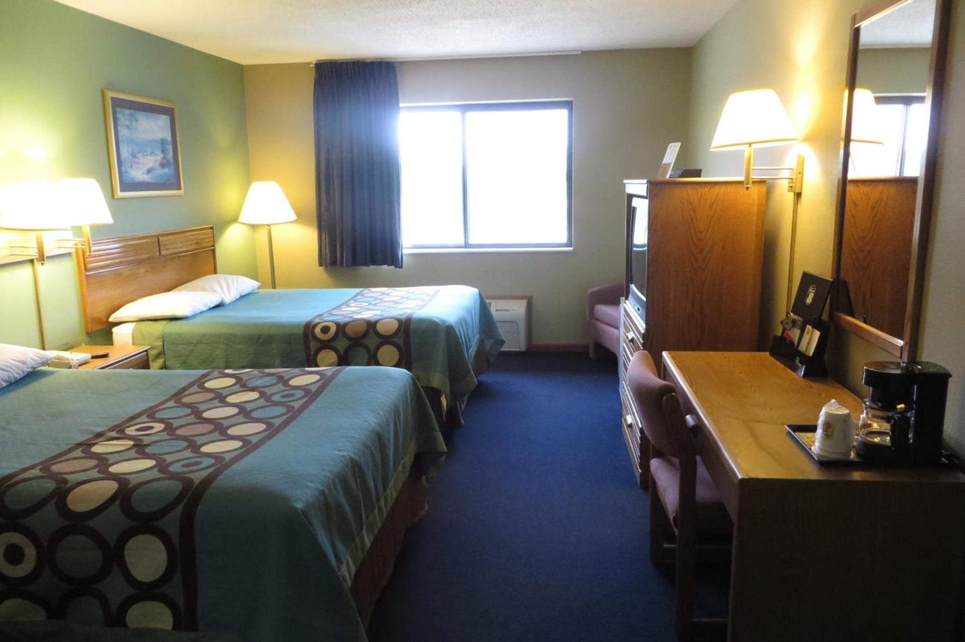 Super 8 by Wyndham Macomb photo 62