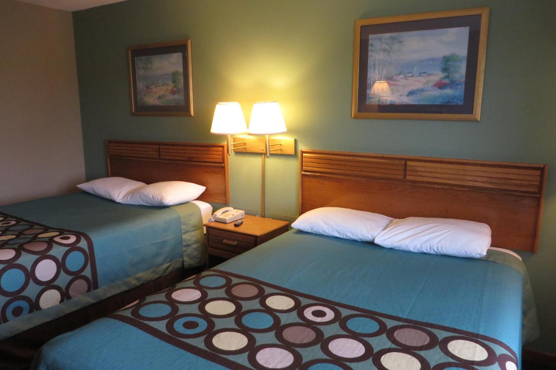 Super 8 by Wyndham Macomb photo 42