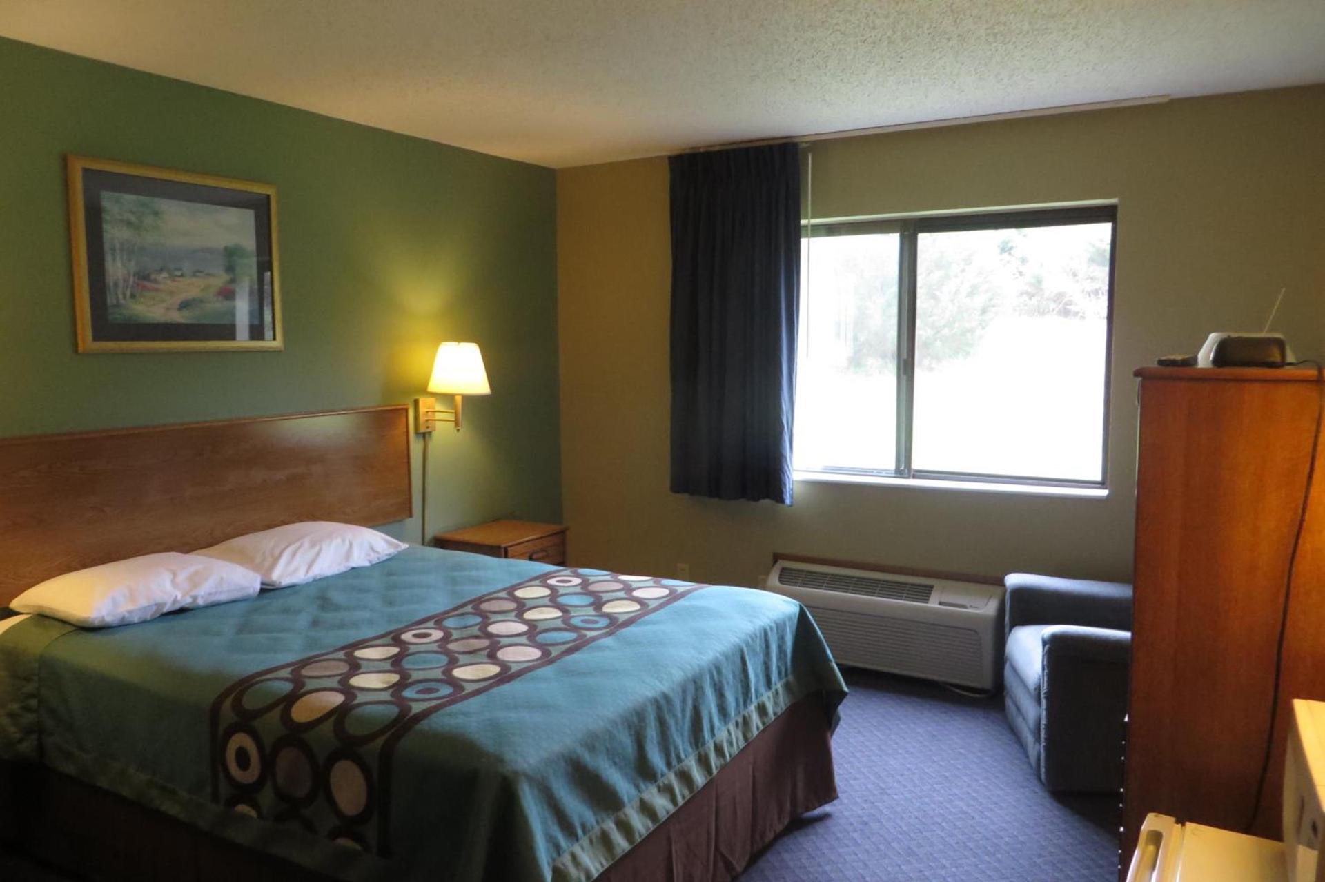 Super 8 by Wyndham Macomb photo 53