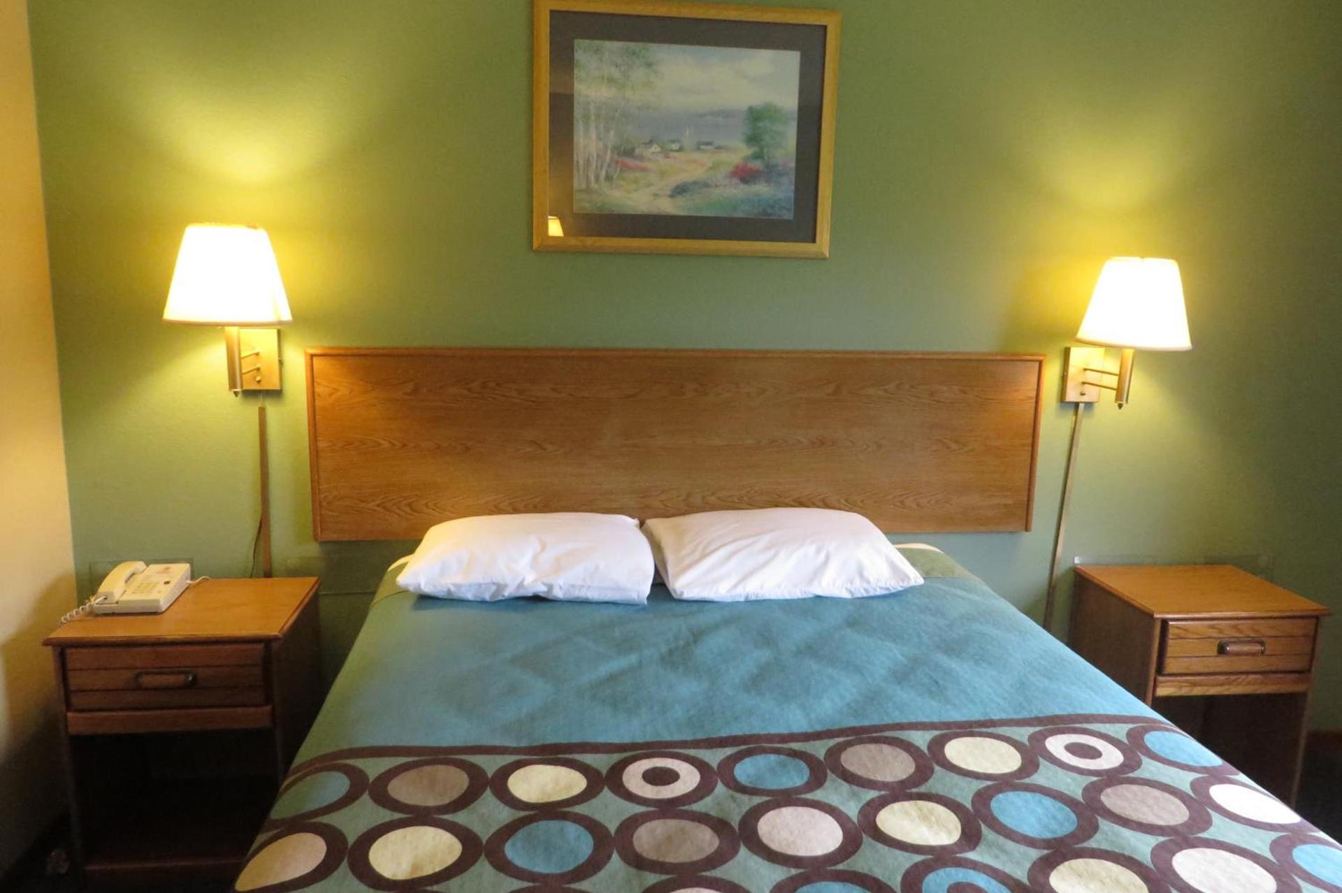 Super 8 by Wyndham Macomb photo 43