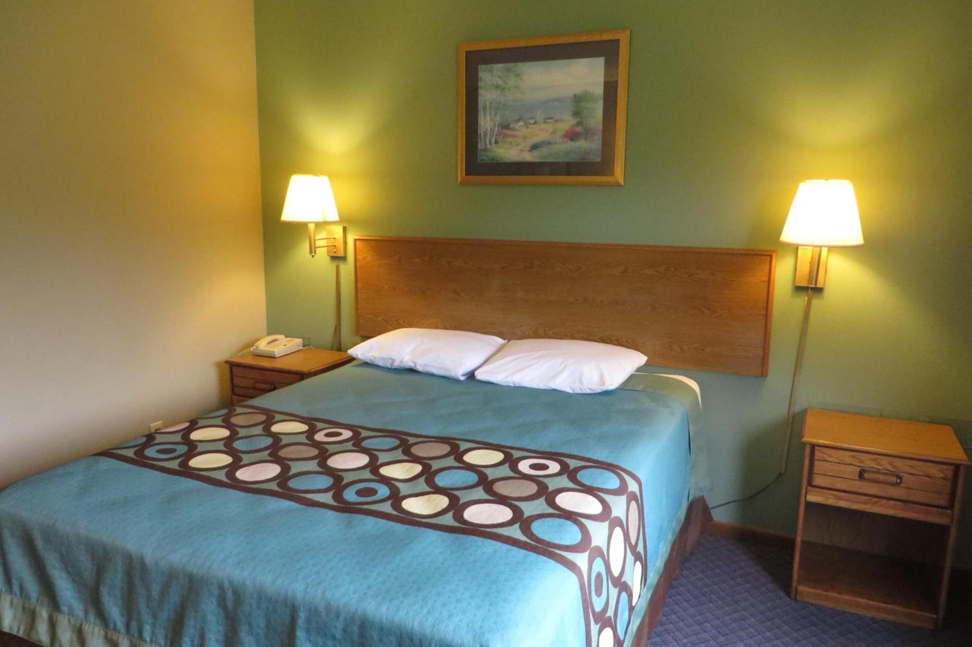Super 8 by Wyndham Macomb photo 52