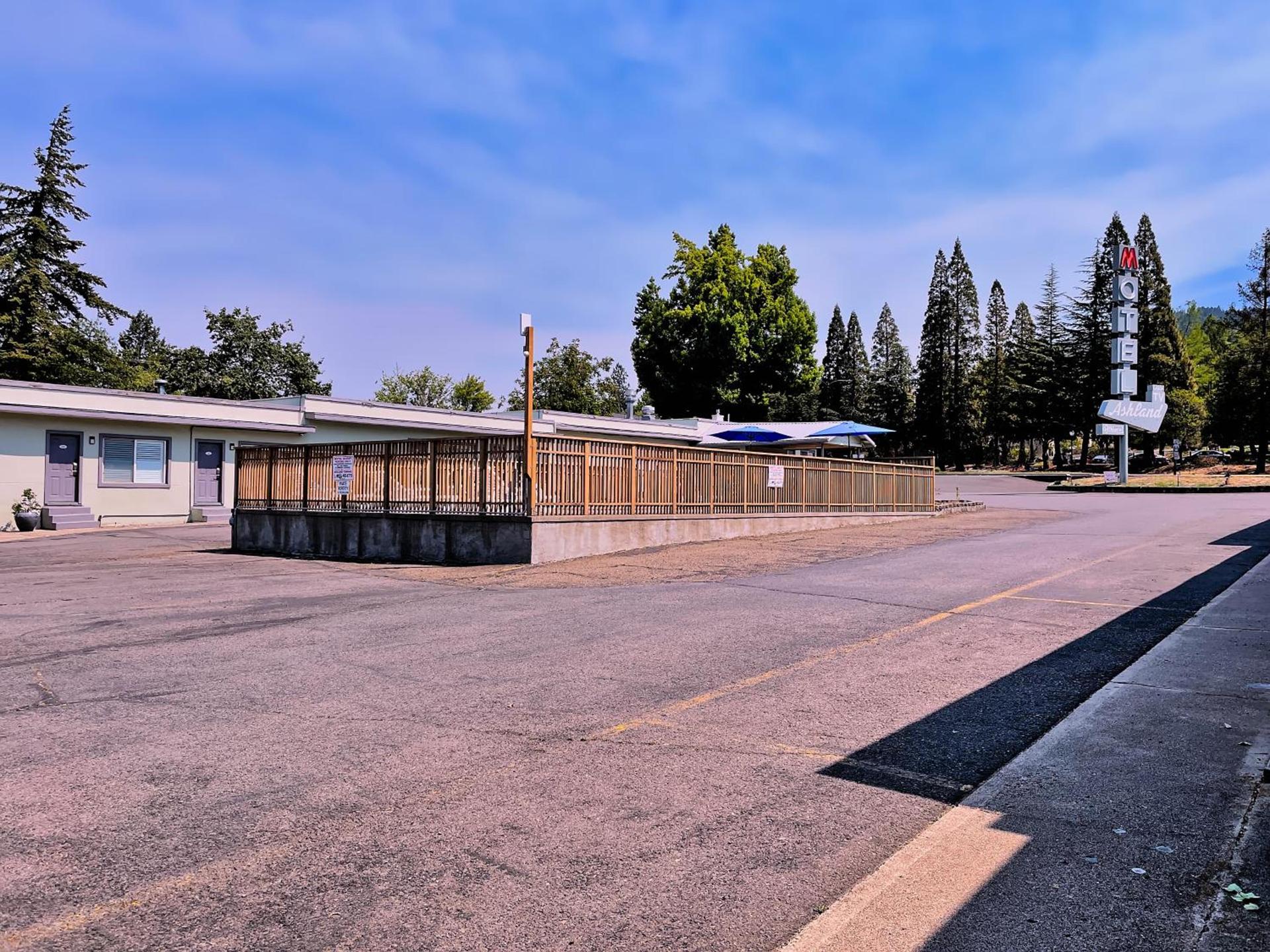 Ashland Motel - Oregon photo 14