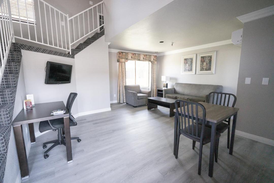 Alexis Park All Suite Resort photo 4
