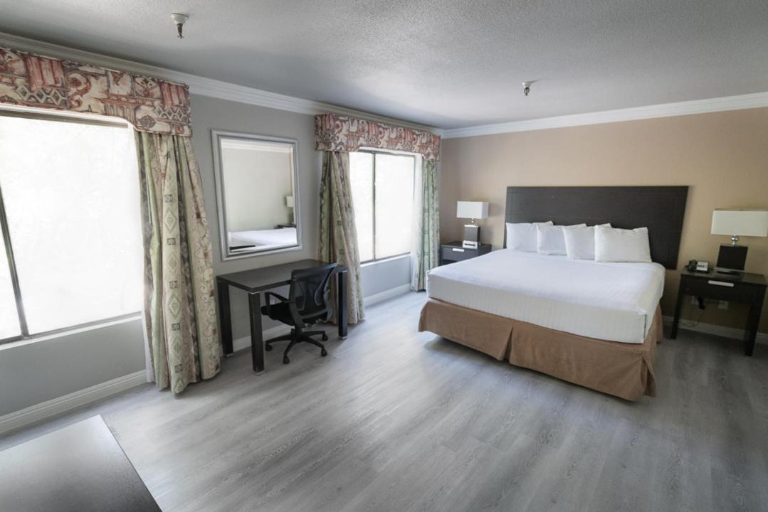 Alexis Park All Suite Resort photo 9
