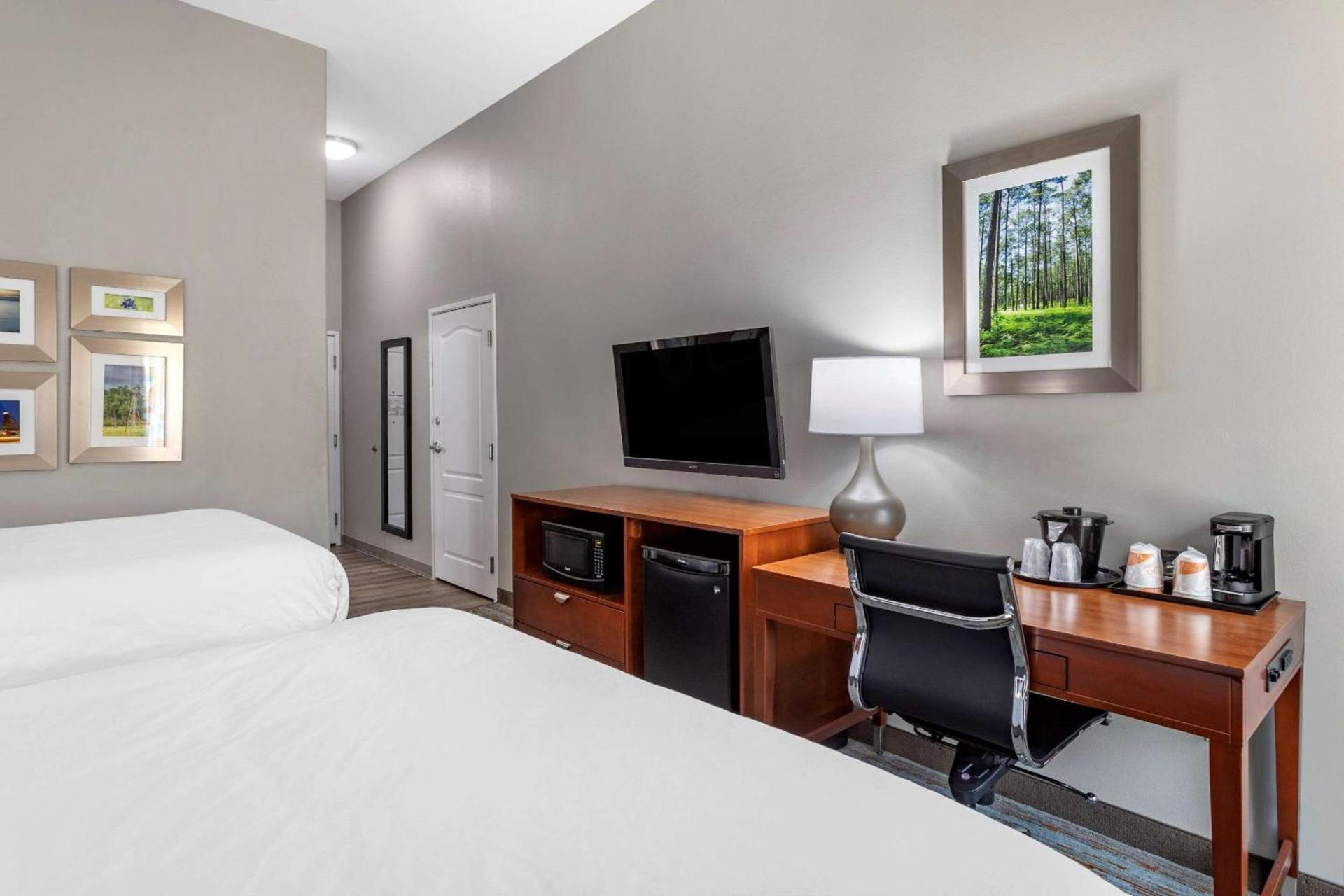 Comfort Inn & Suites Cleveland TX photo 6