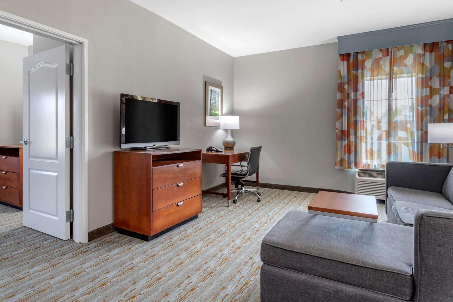 Comfort Inn & Suites Cleveland TX photo 25