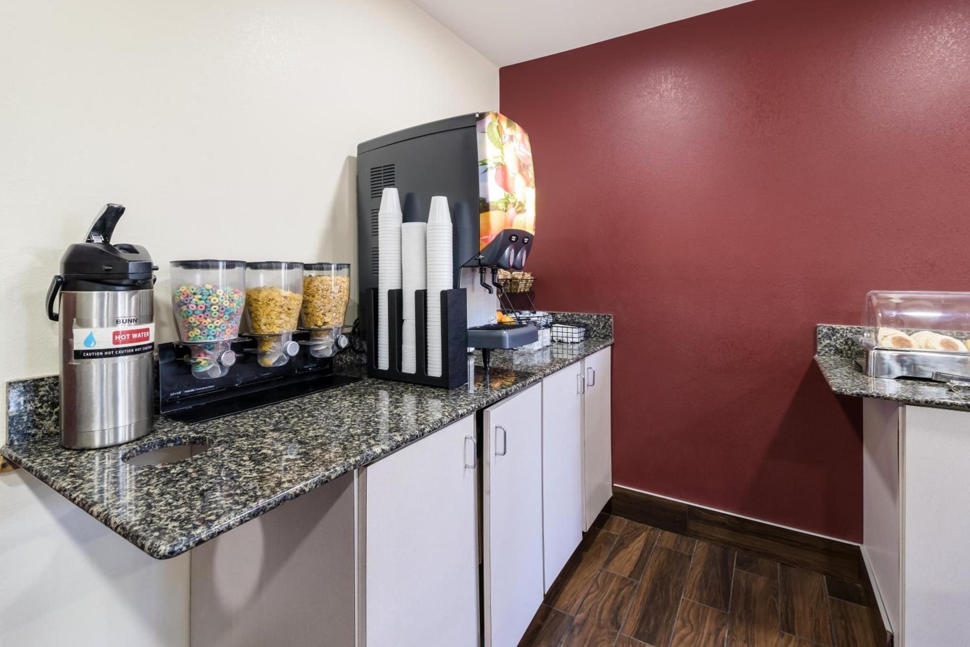 Red Roof Inn Murfreesboro photo 14