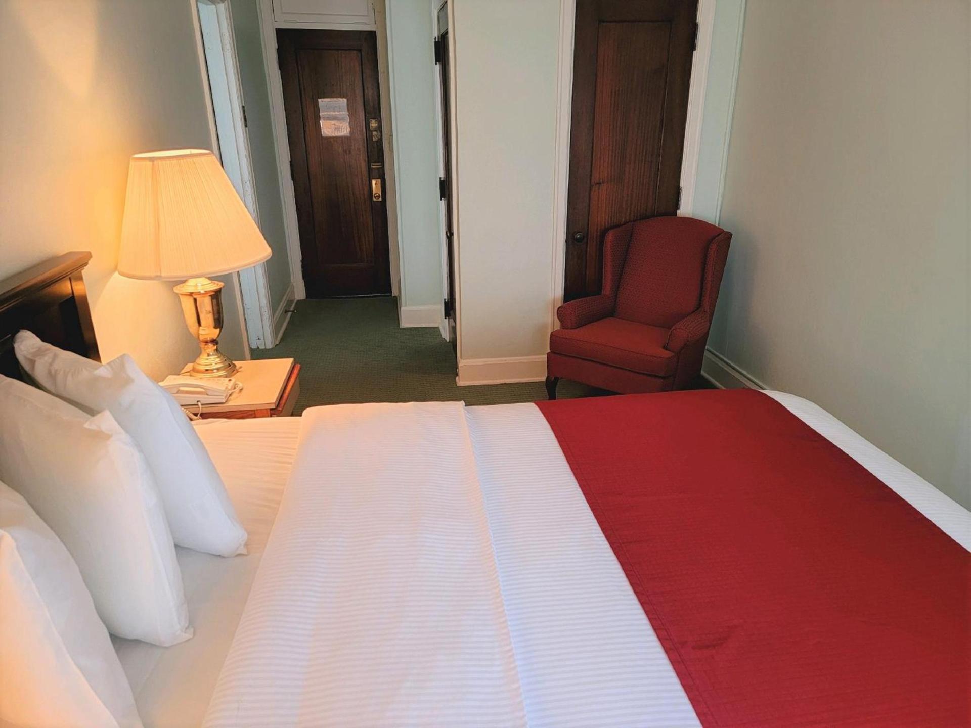 Penn Wells Hotel photo 35