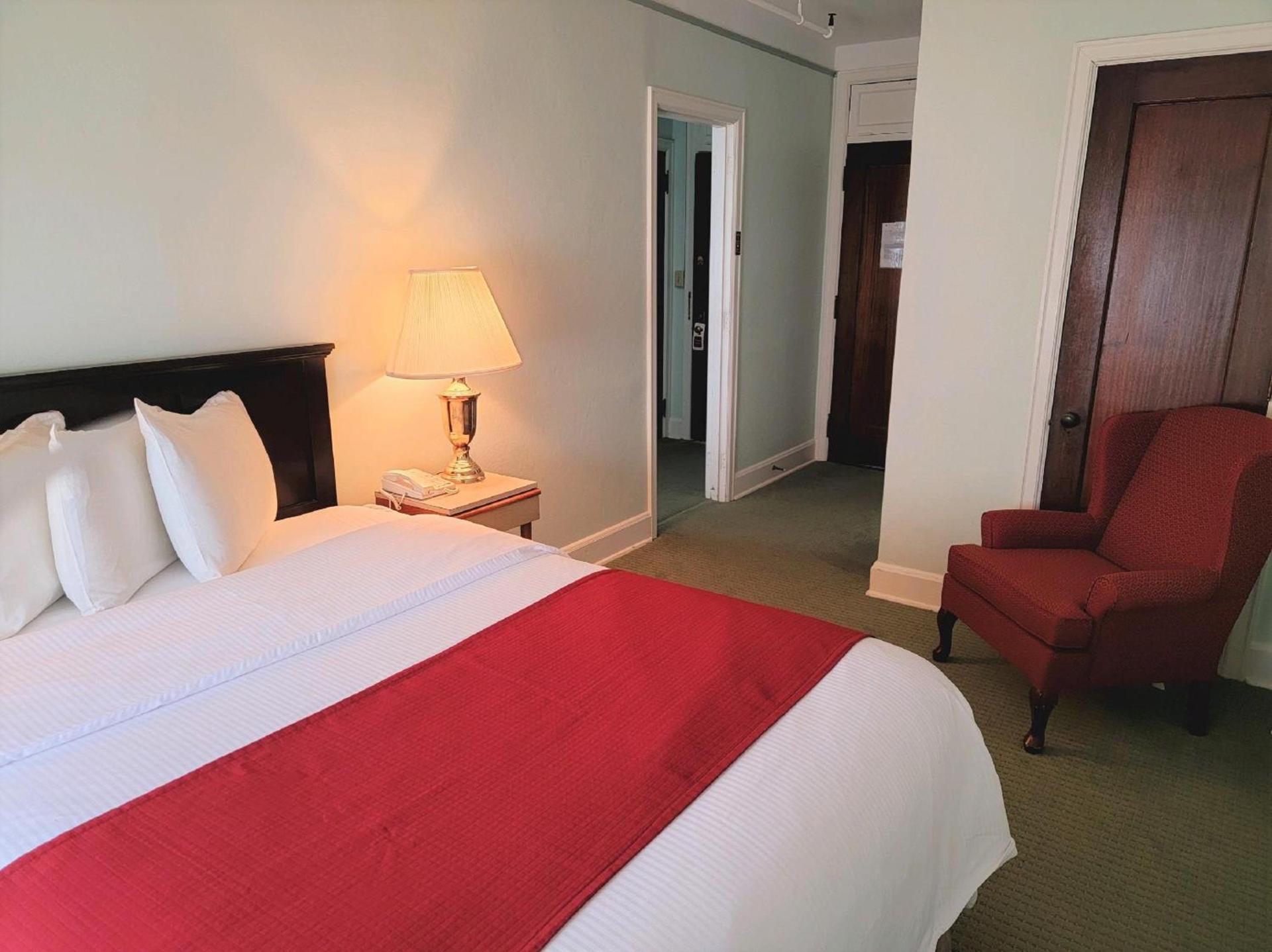 Penn Wells Hotel photo 37