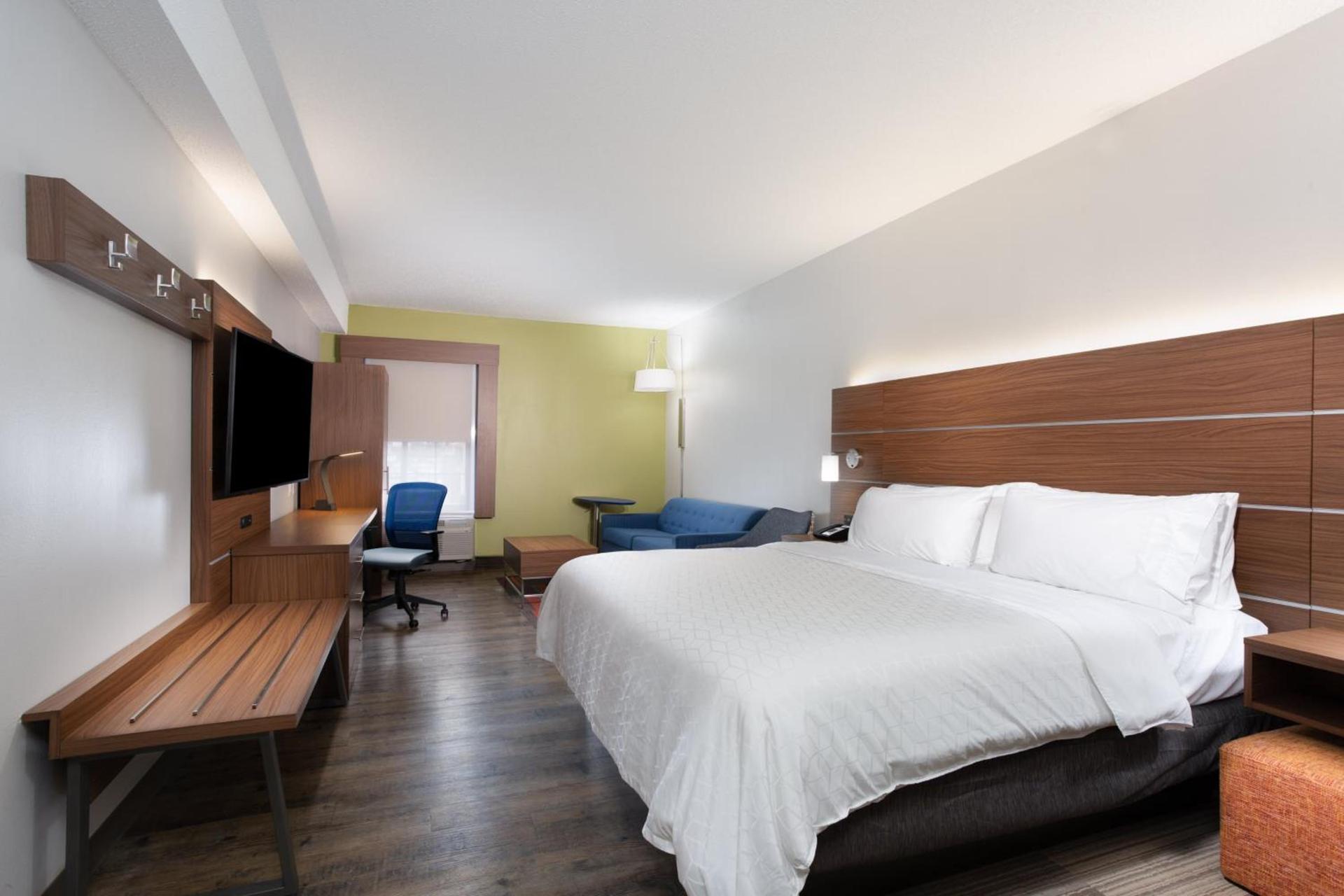 Holiday Inn Express & Suites - Morehead City by IHG photo 53