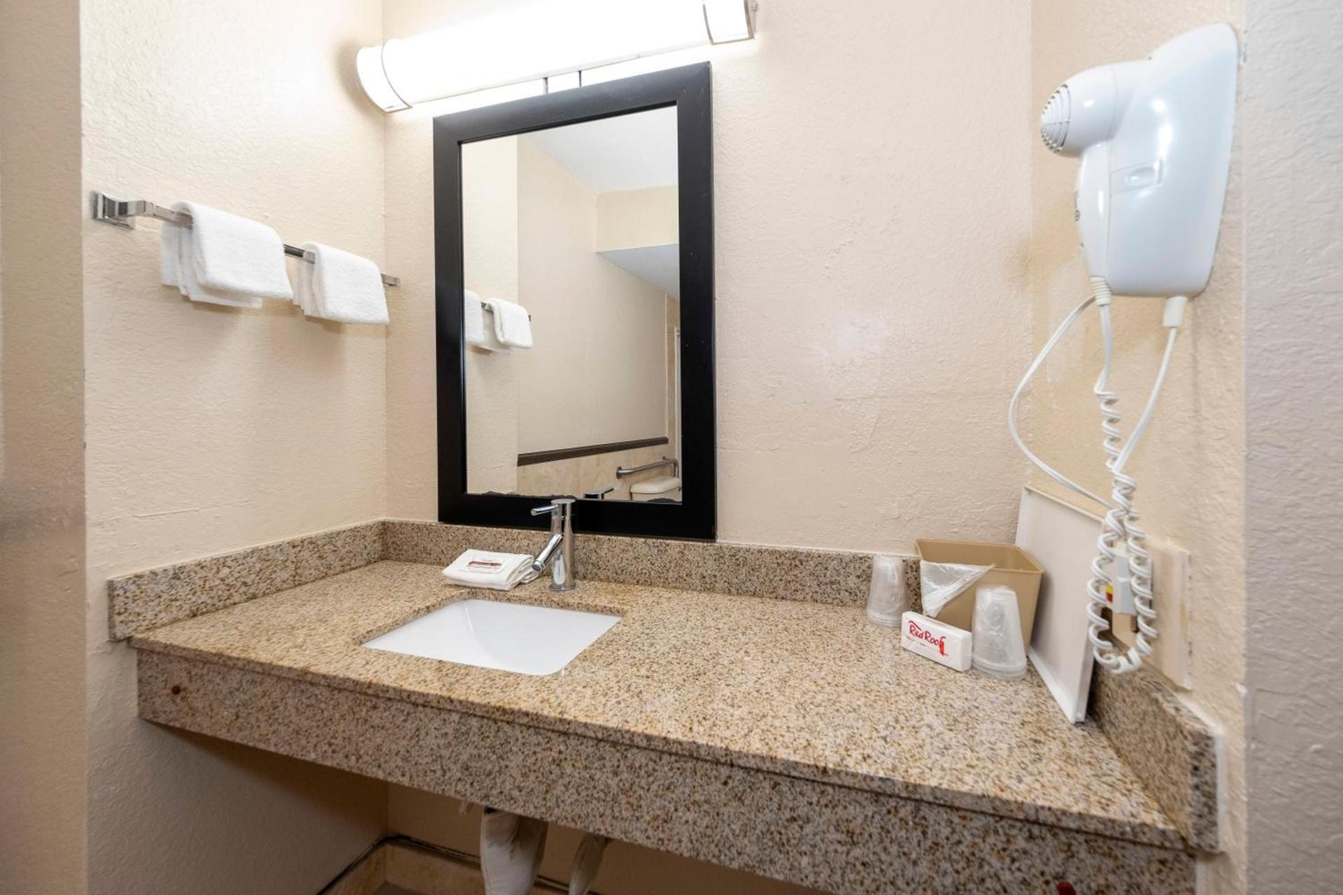 Red Roof Inn Ft Pierce photo 54